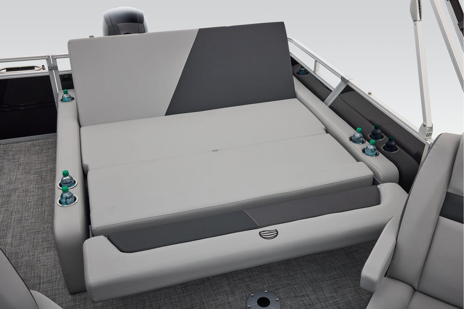 2026 Sun Tracker Party Barge 22 RF DLX - 48