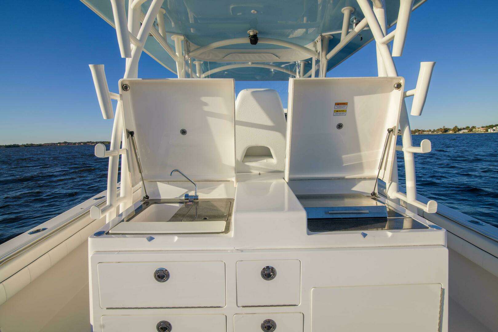 2016 Regulator 41 Center Console - Image 32