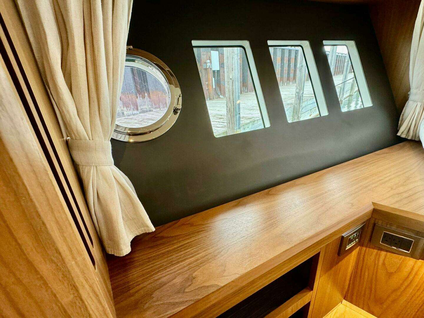 2016 Absolute 45 Sport Yacht - Image 73