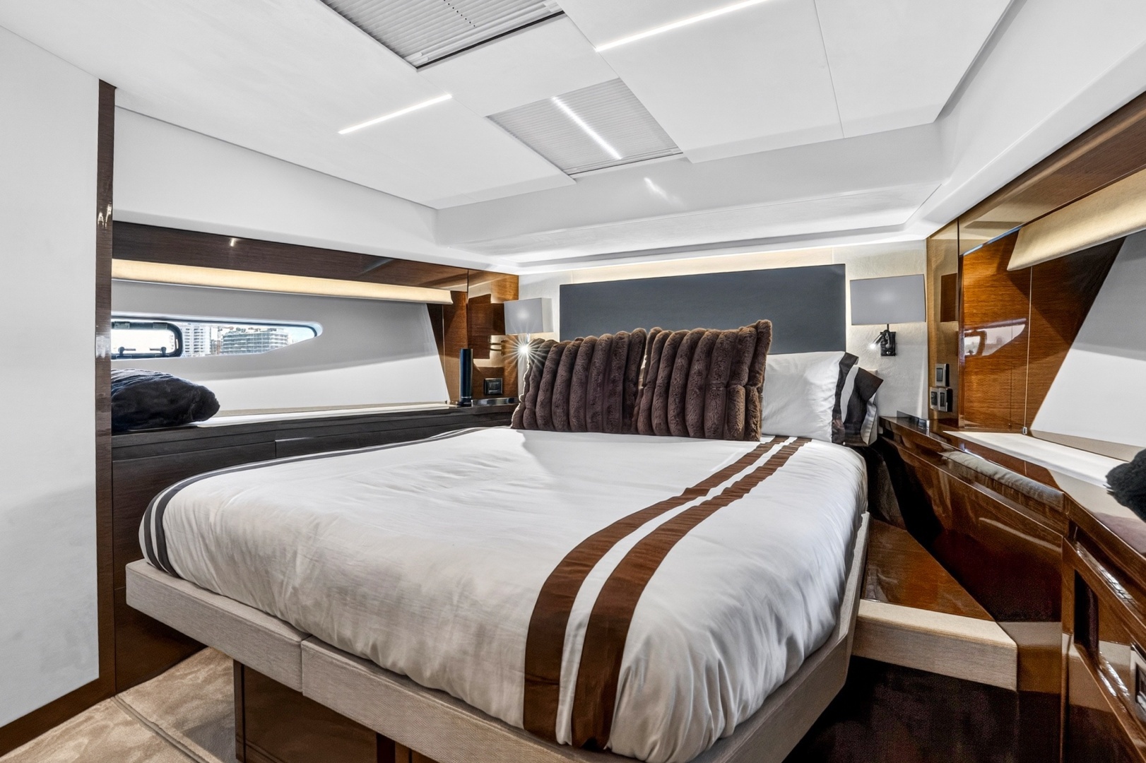 2023 Prestige 590 - Image 51