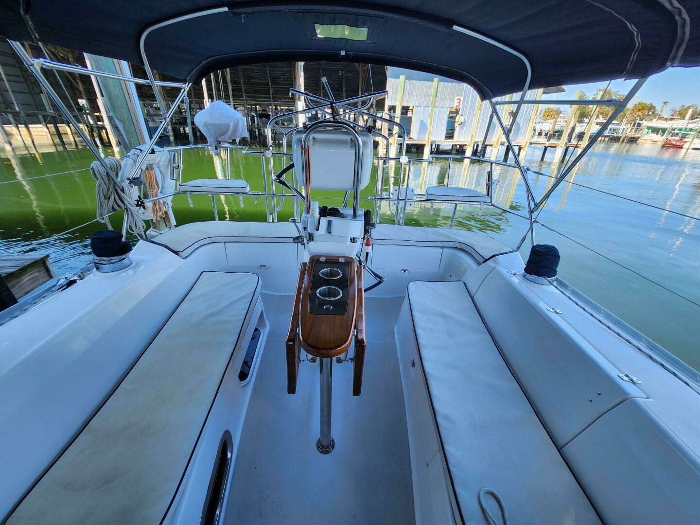 2012 Catalina 355 - Image 7