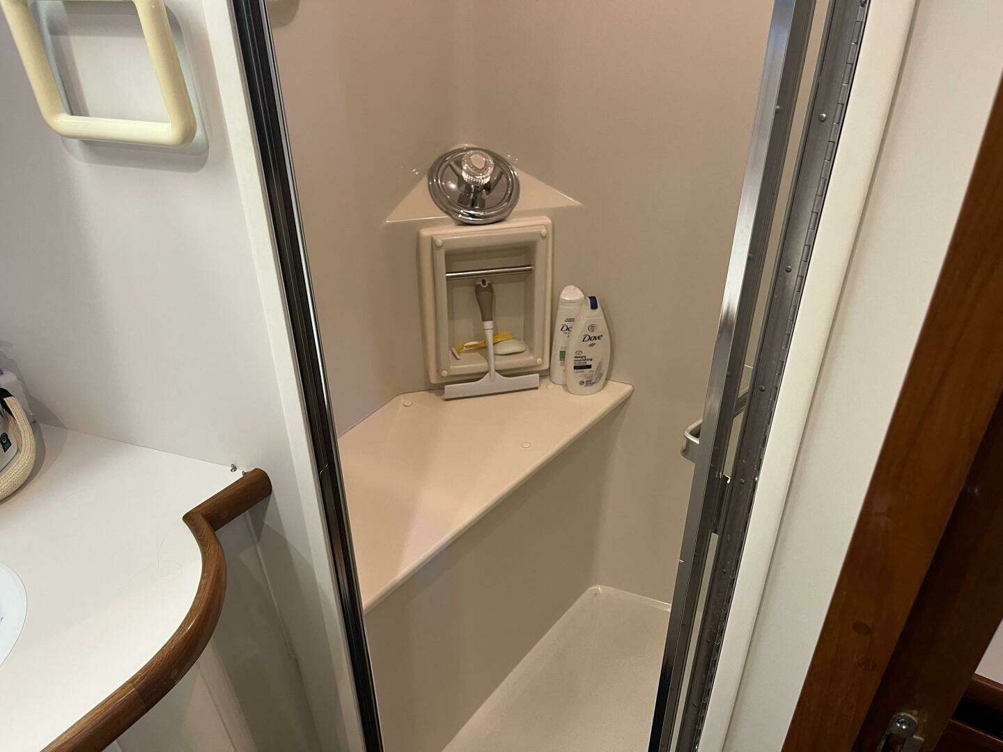 1995 Carver 440 Aft Cabin - Image 41