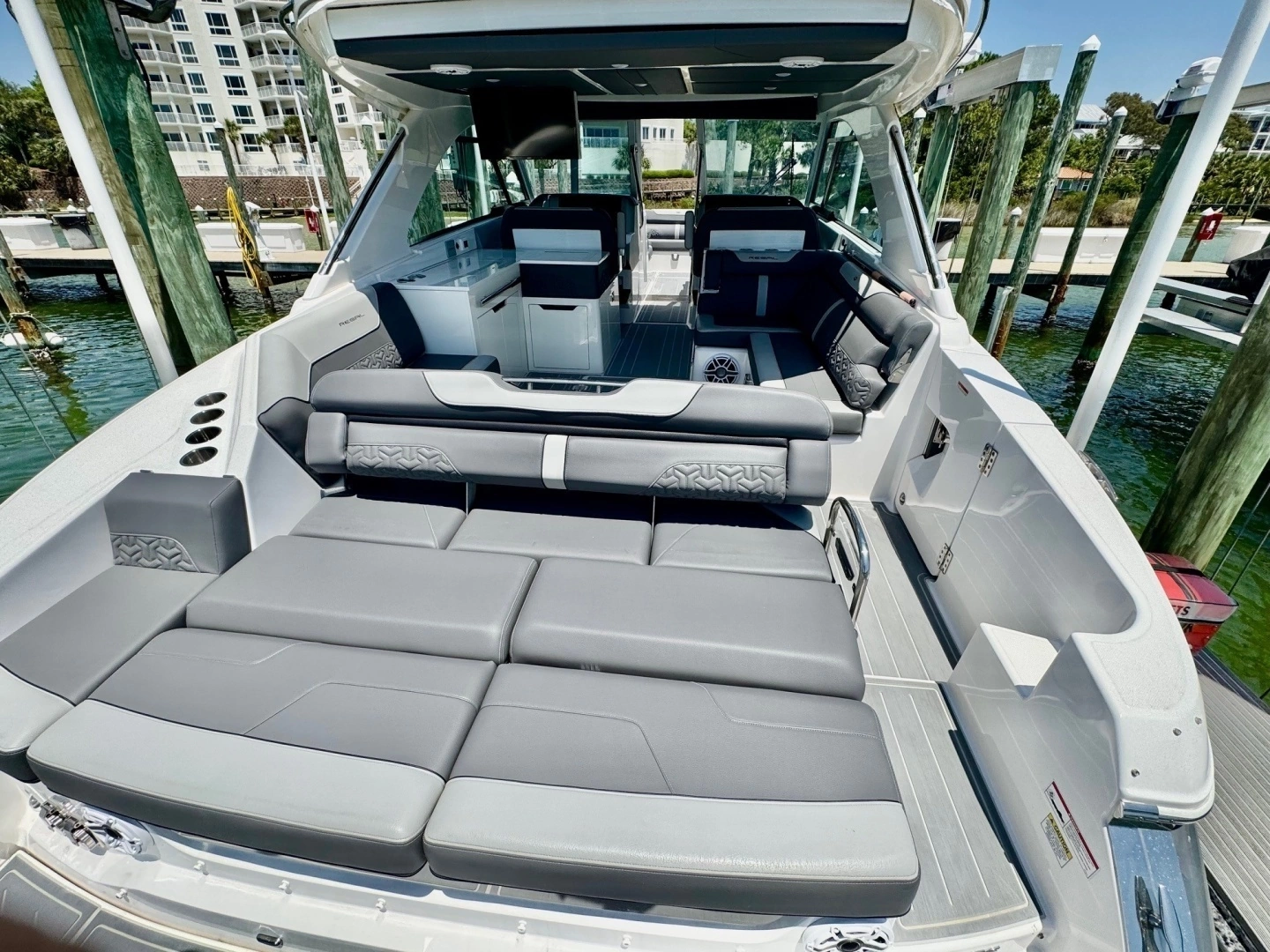 2025 Regal LS36 - Image 4