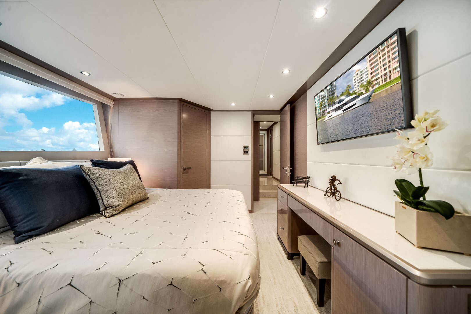 2022 Ocean Alexander 32L - Image 47