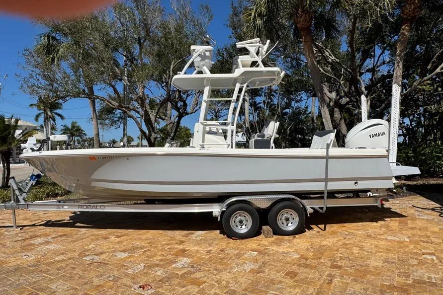 2020 Robalo 246 Cayman SD