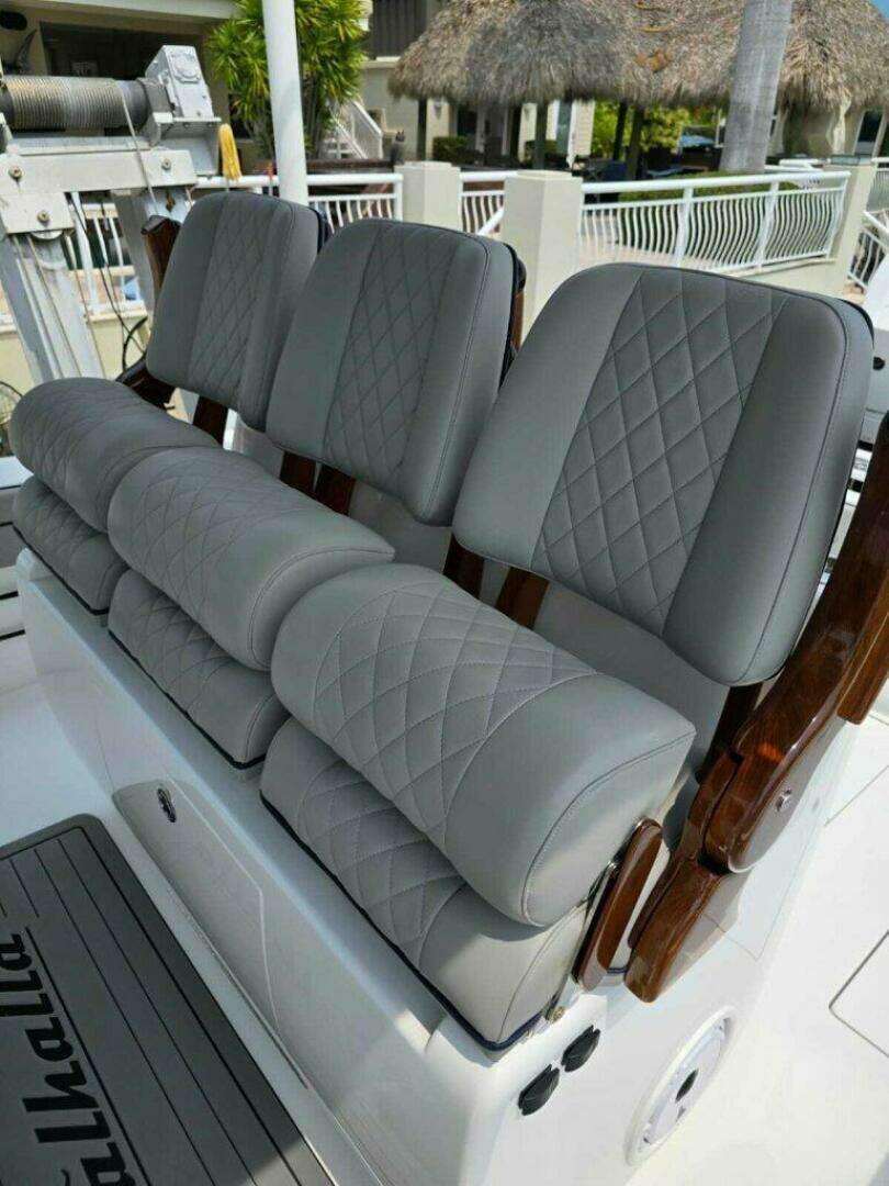2023 Valhalla Boatworks V-33 - Image 15