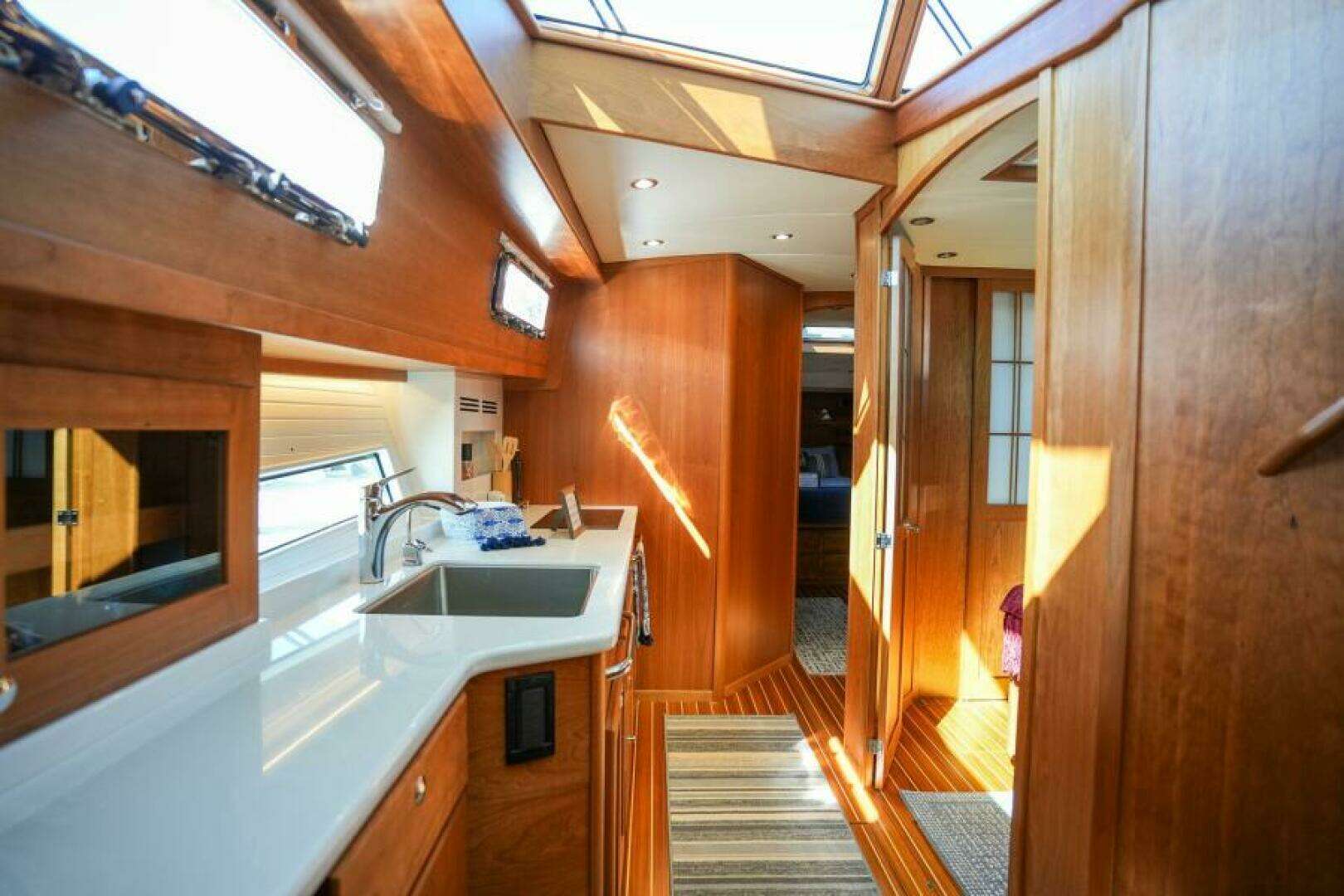 2027 Sabre 51 Salon Express - Image 22