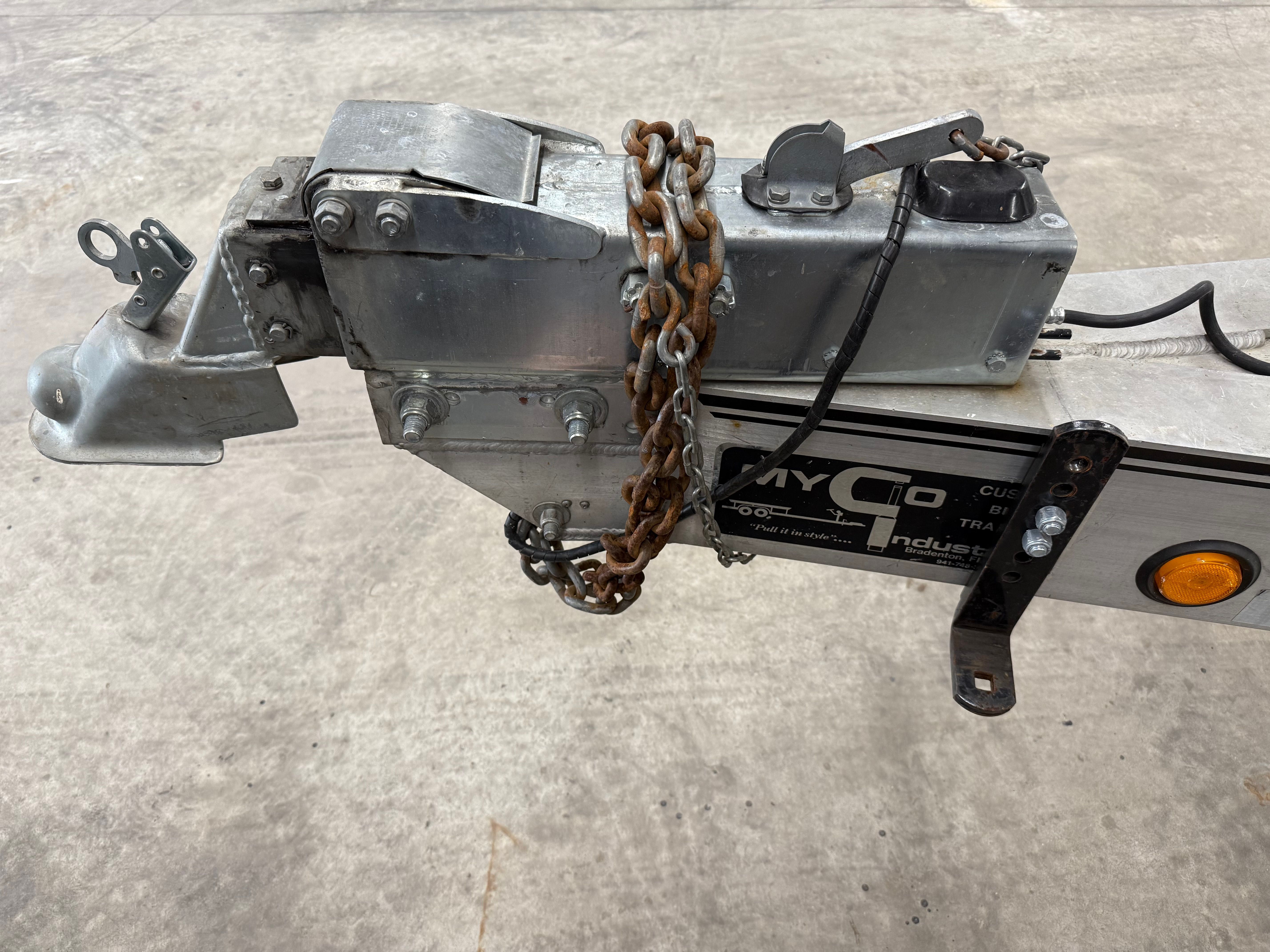 Trailer hitch with chain, 1999 Fountain 32 Sport Fish Cruiser.