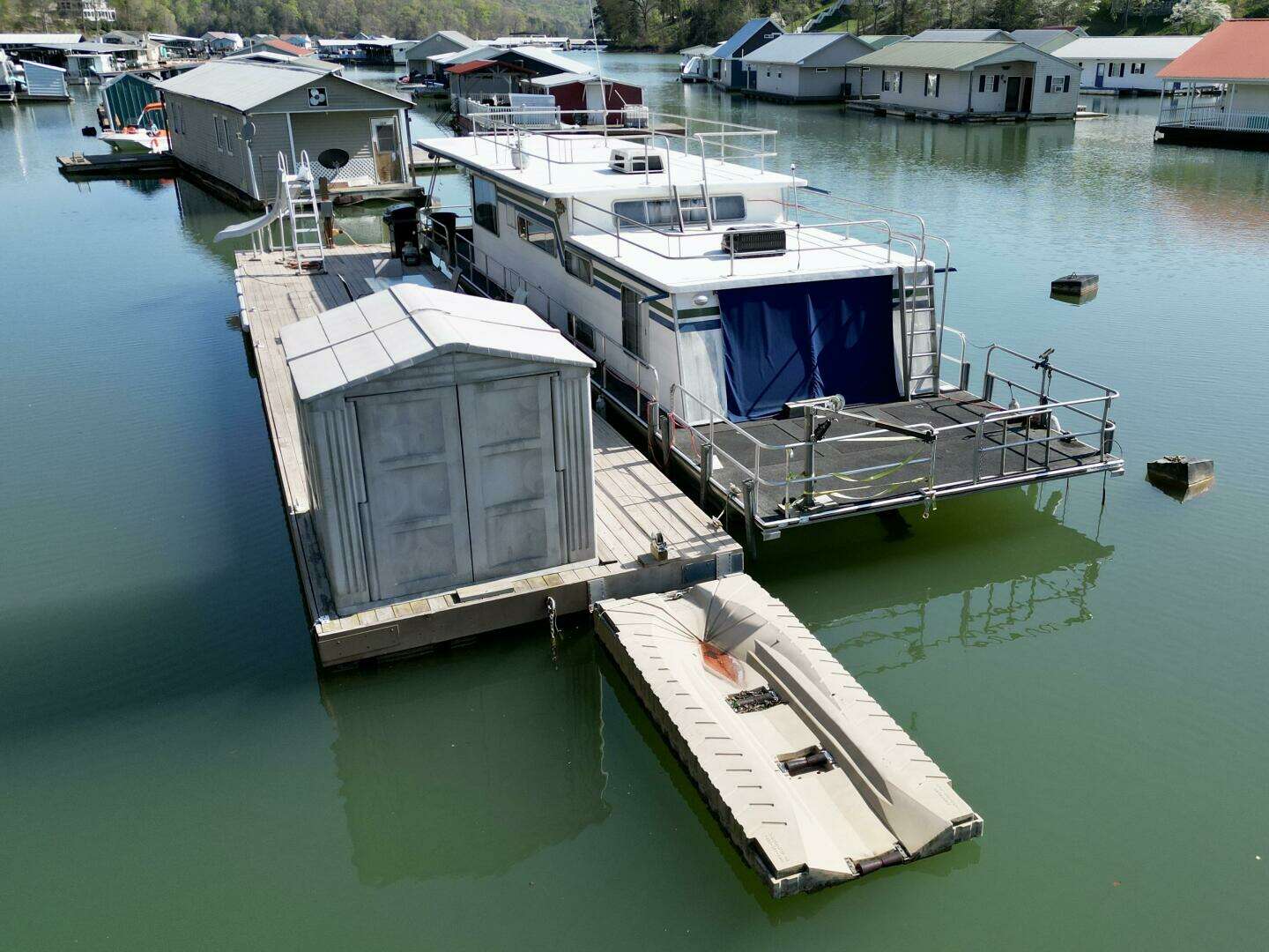 1977 Sumerset 14 x 58 Aluminum Hull Houseboat with Catwalks - Image 9