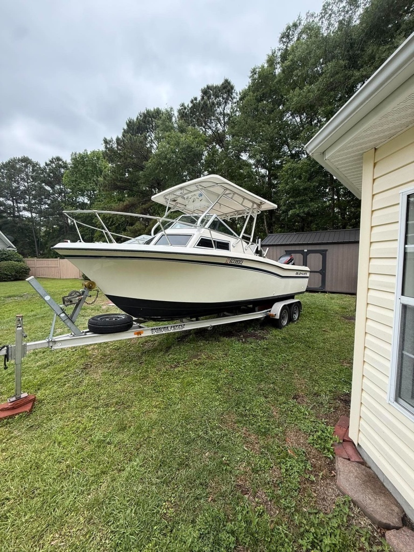 1981 Grady-White 220 Bimini - Image 2