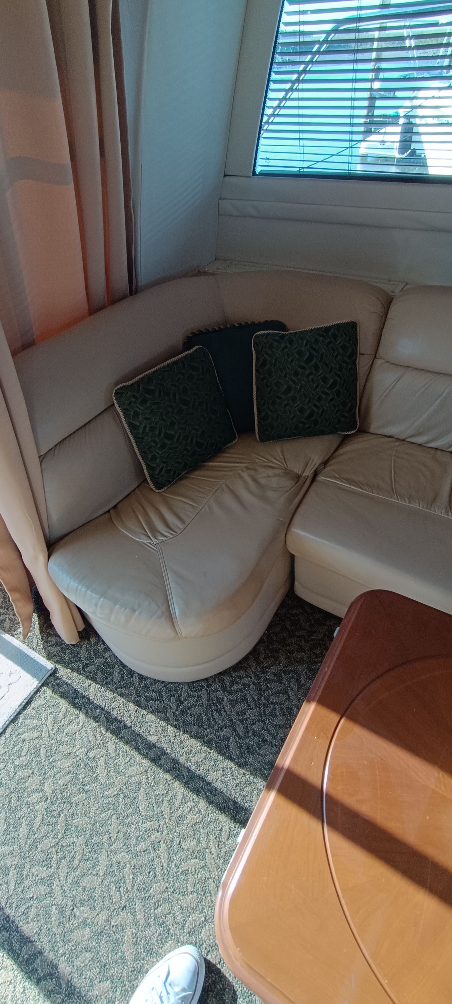 2000 Carver 450 Voyager Pilothouse - 24