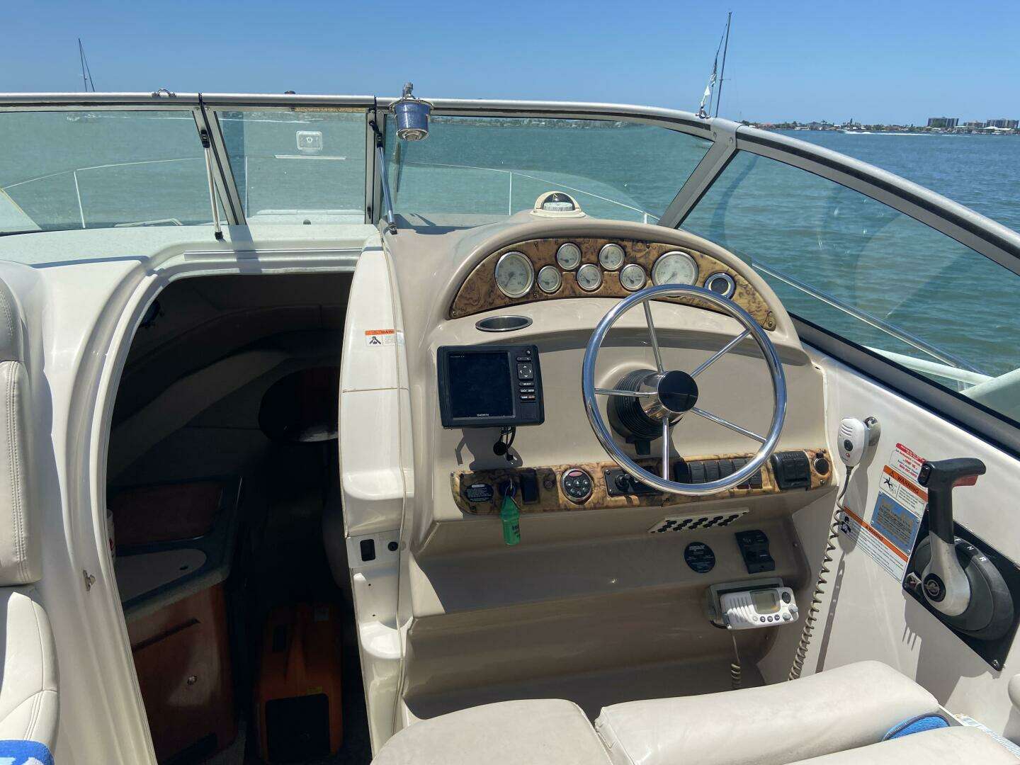 2006 Larson 274 Cabrio - Image 7
