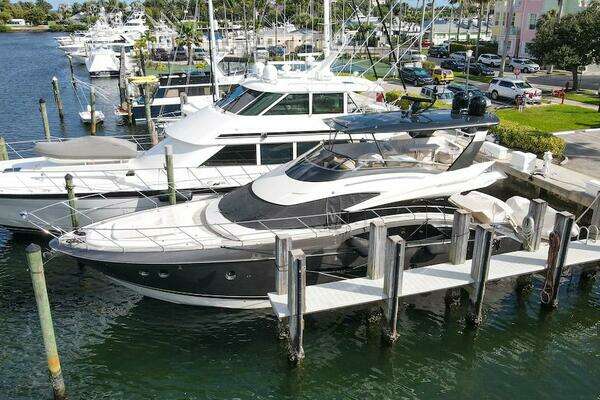 2016 Marquis 660 Sport Yacht