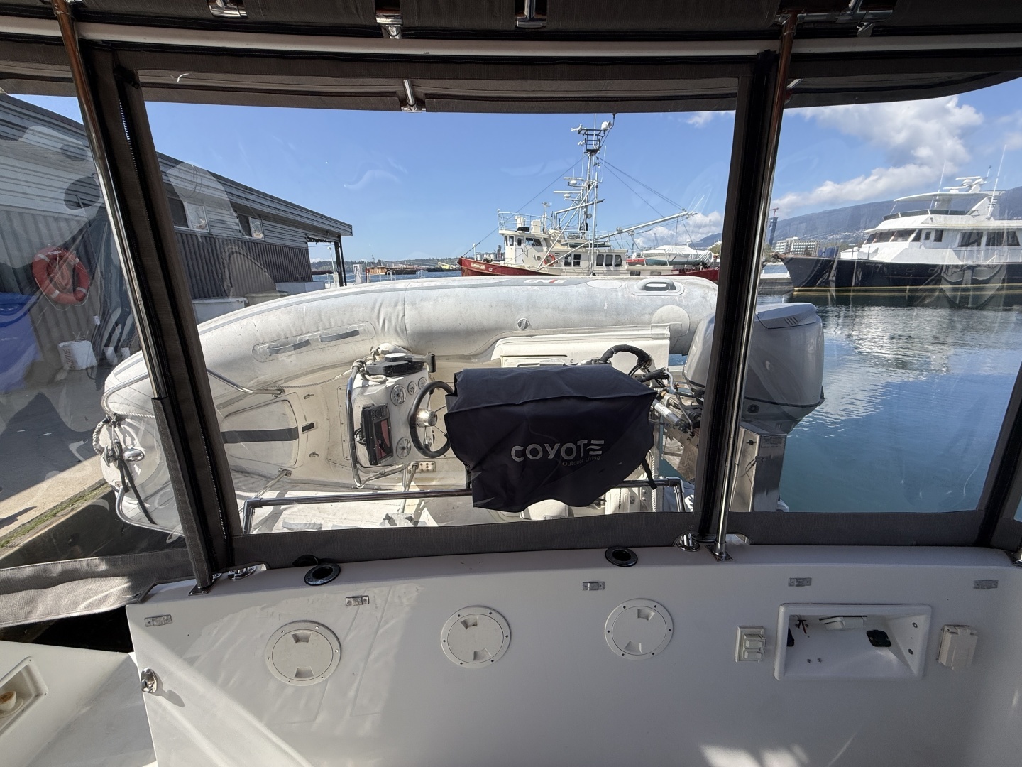 1996 Carver 370 Voyager - Image 28