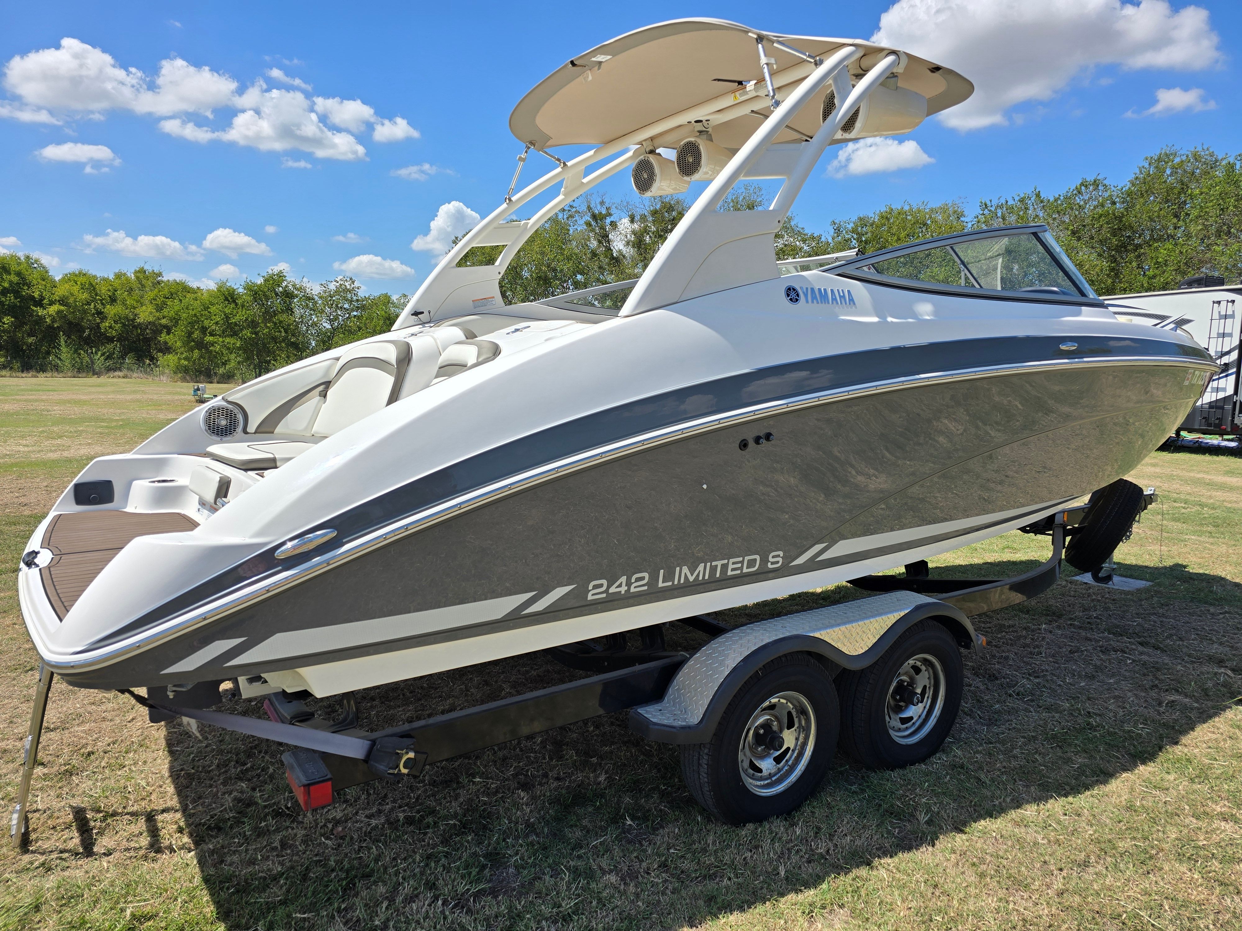 2015 Yamaha Boats 242 Limited S - 4