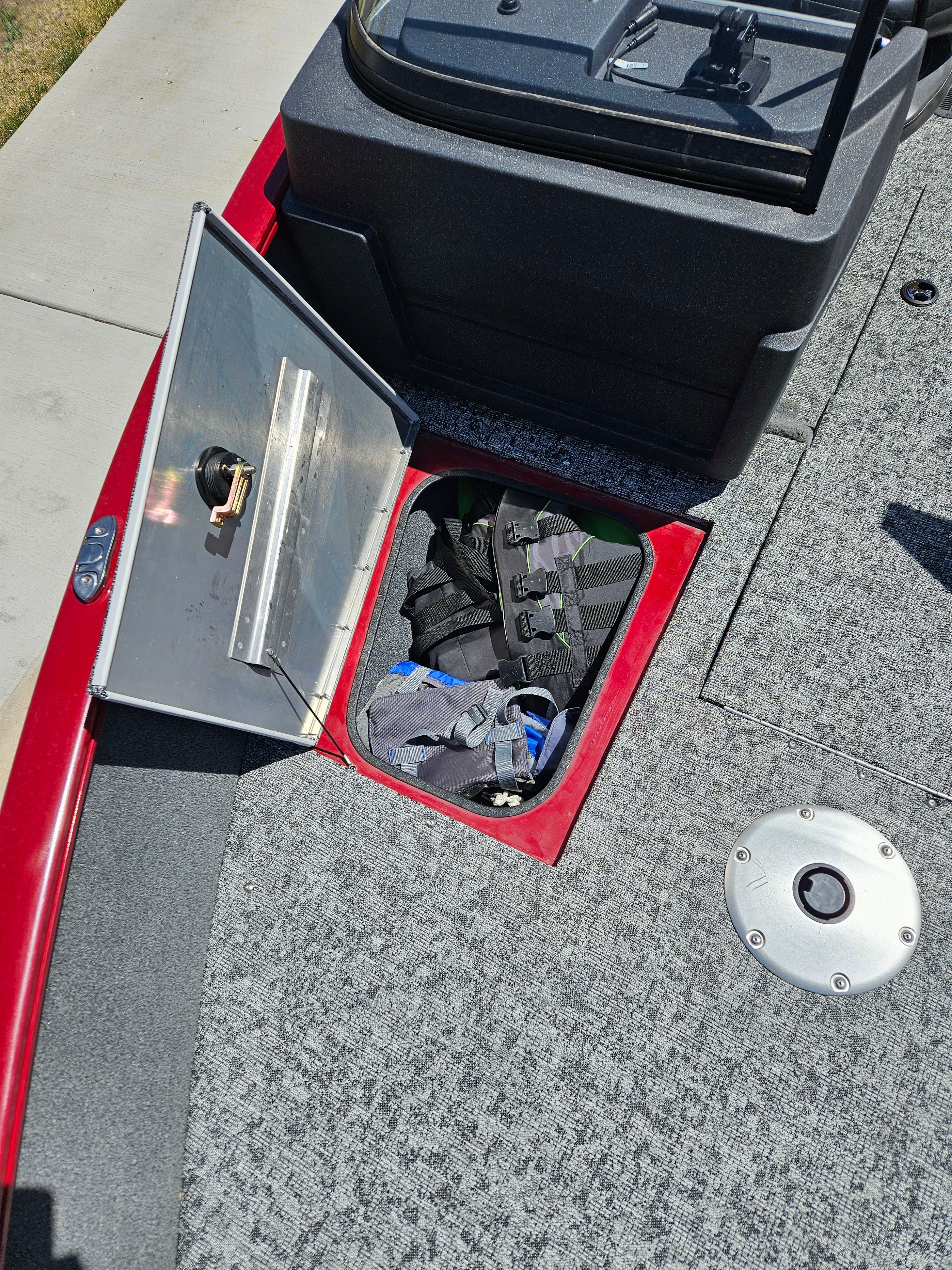 2021 Tracker Pro Guide V-175 WT with open storage compartment.