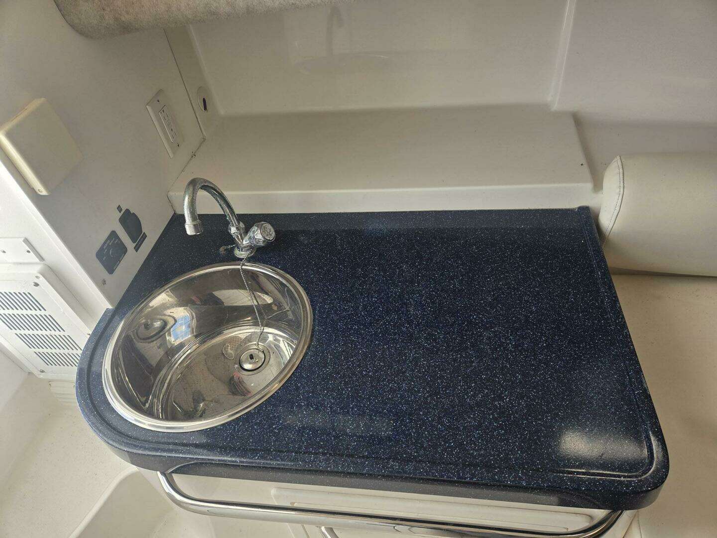 2008 True World Marine TE2810 - Image 46