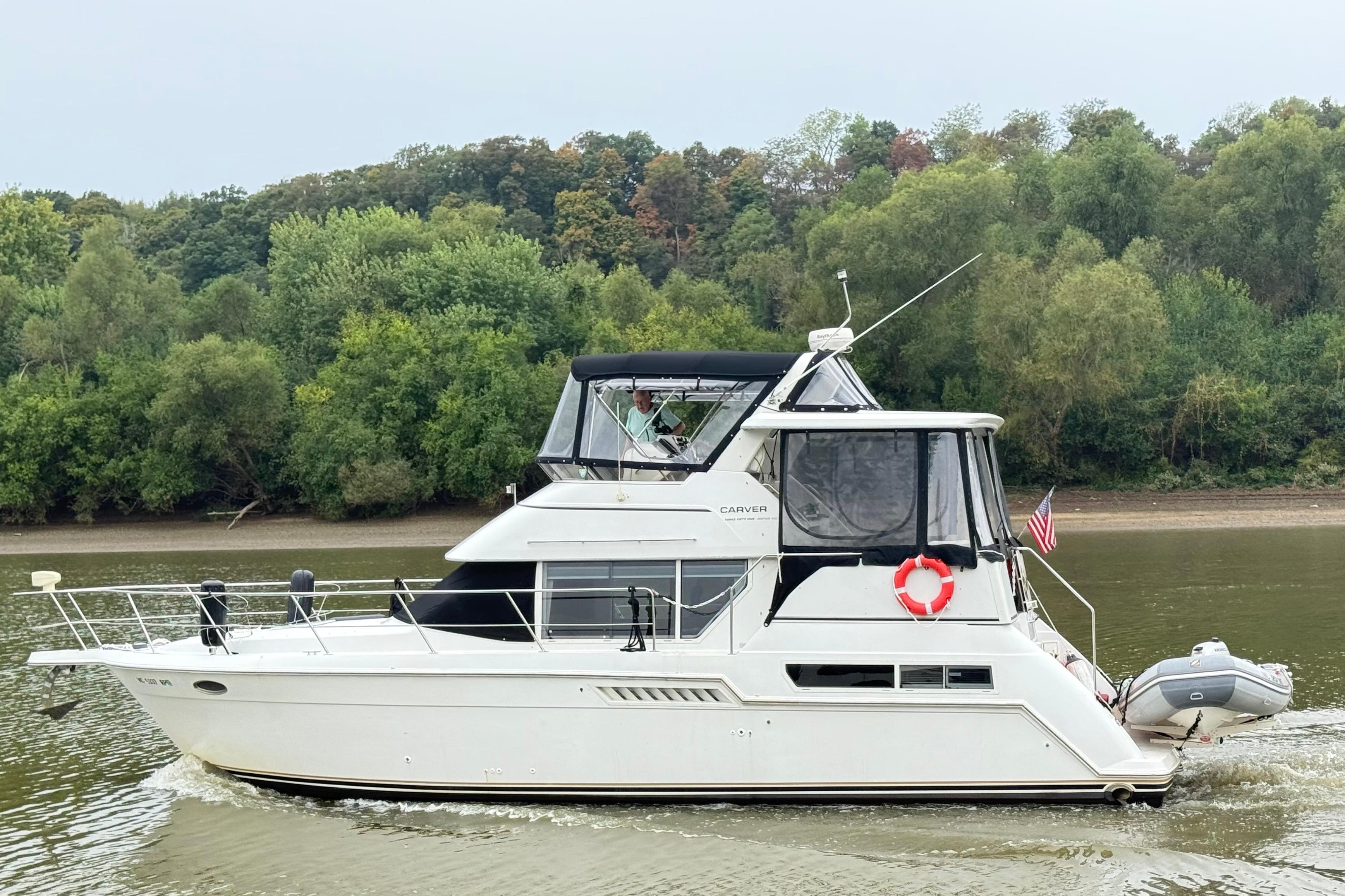 1997 Carver 355 Aft Cabin Motor Yacht