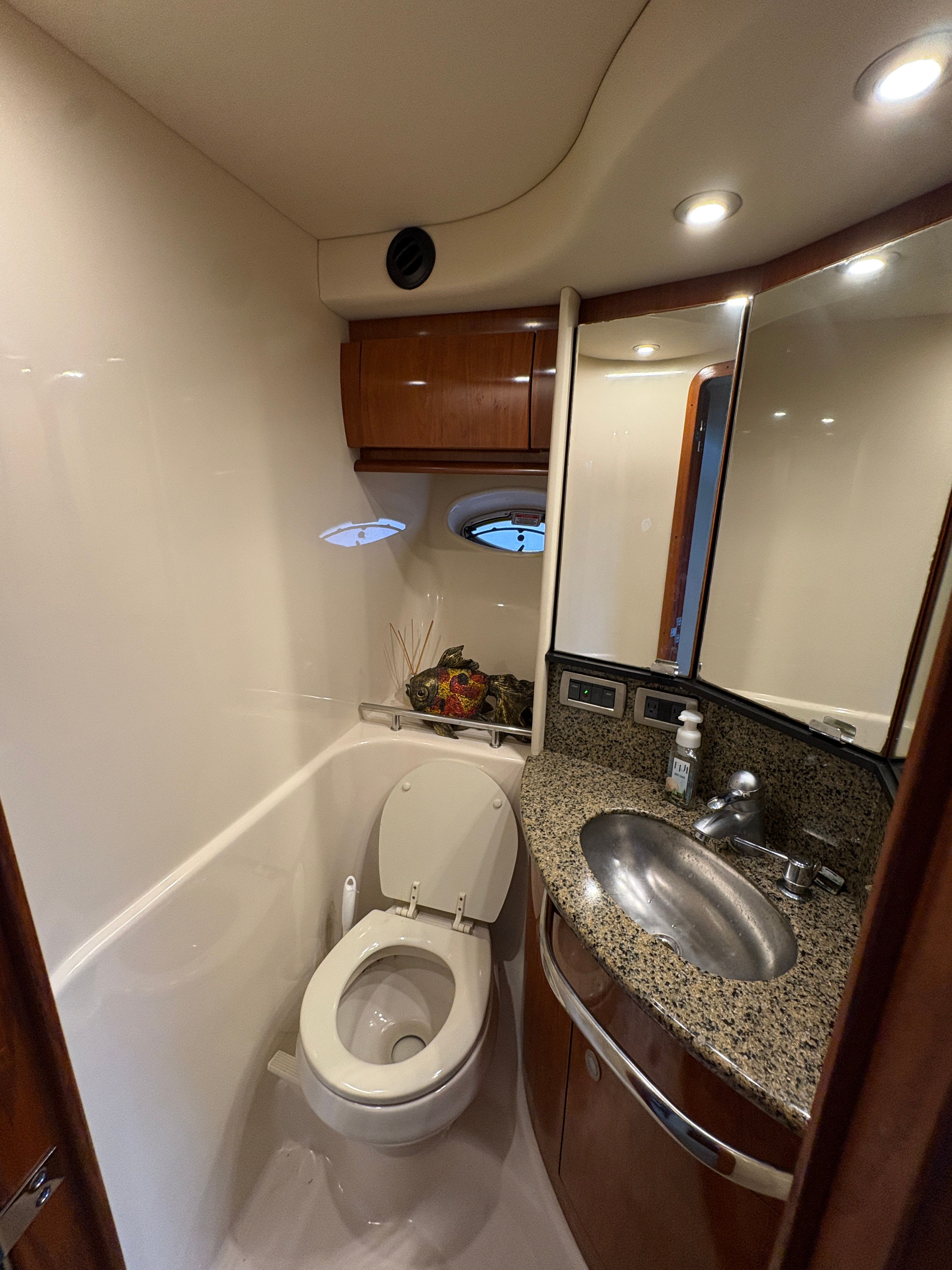 2005 Sea Ray 420 Sundancer - 54