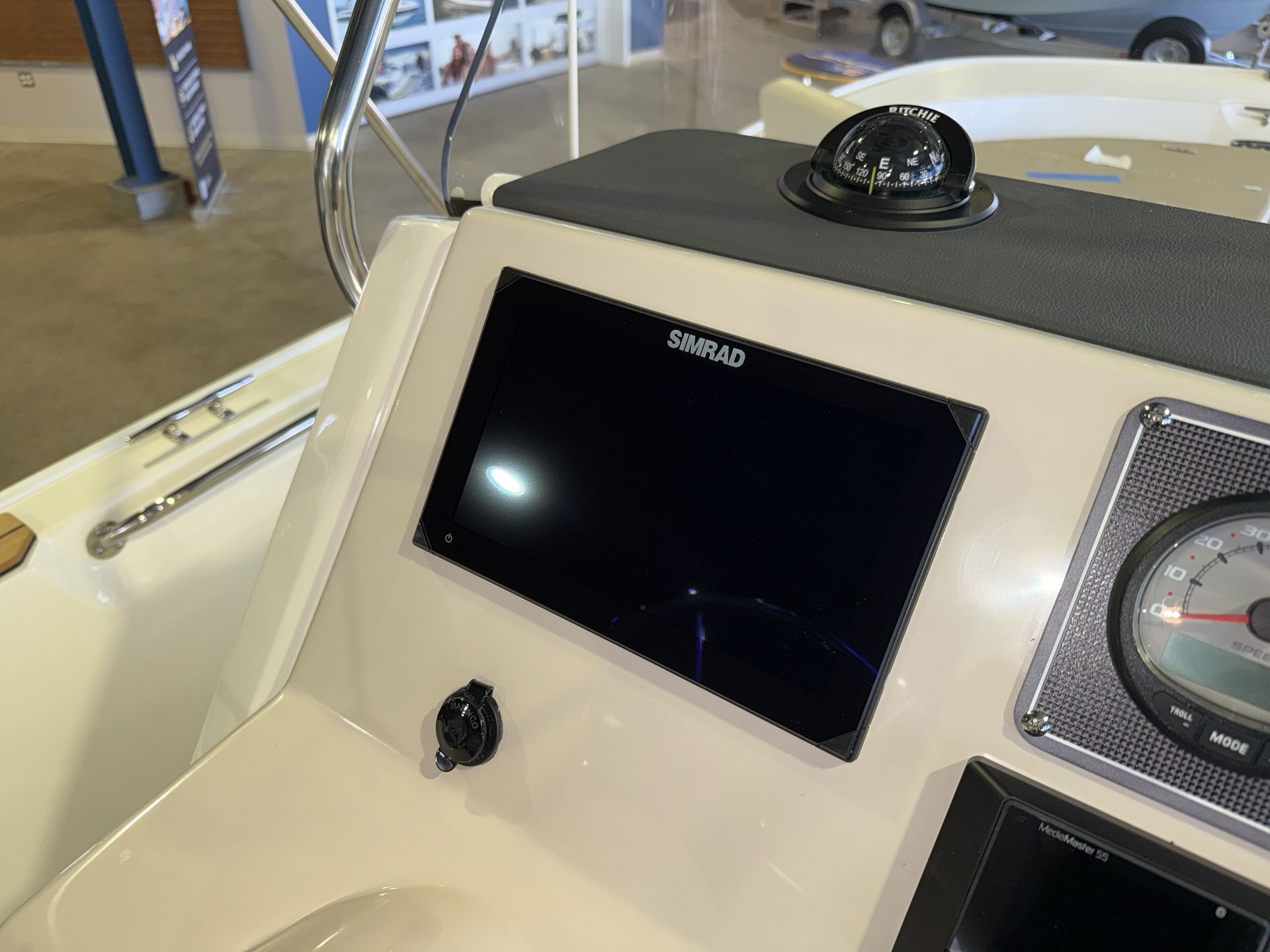 2026 Boston Whaler 210 Montauk - 19