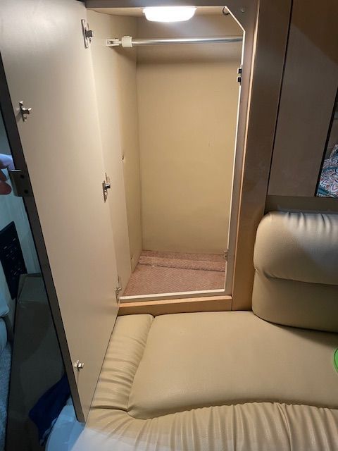 2000 Sea Ray 380 Sundancer - 35