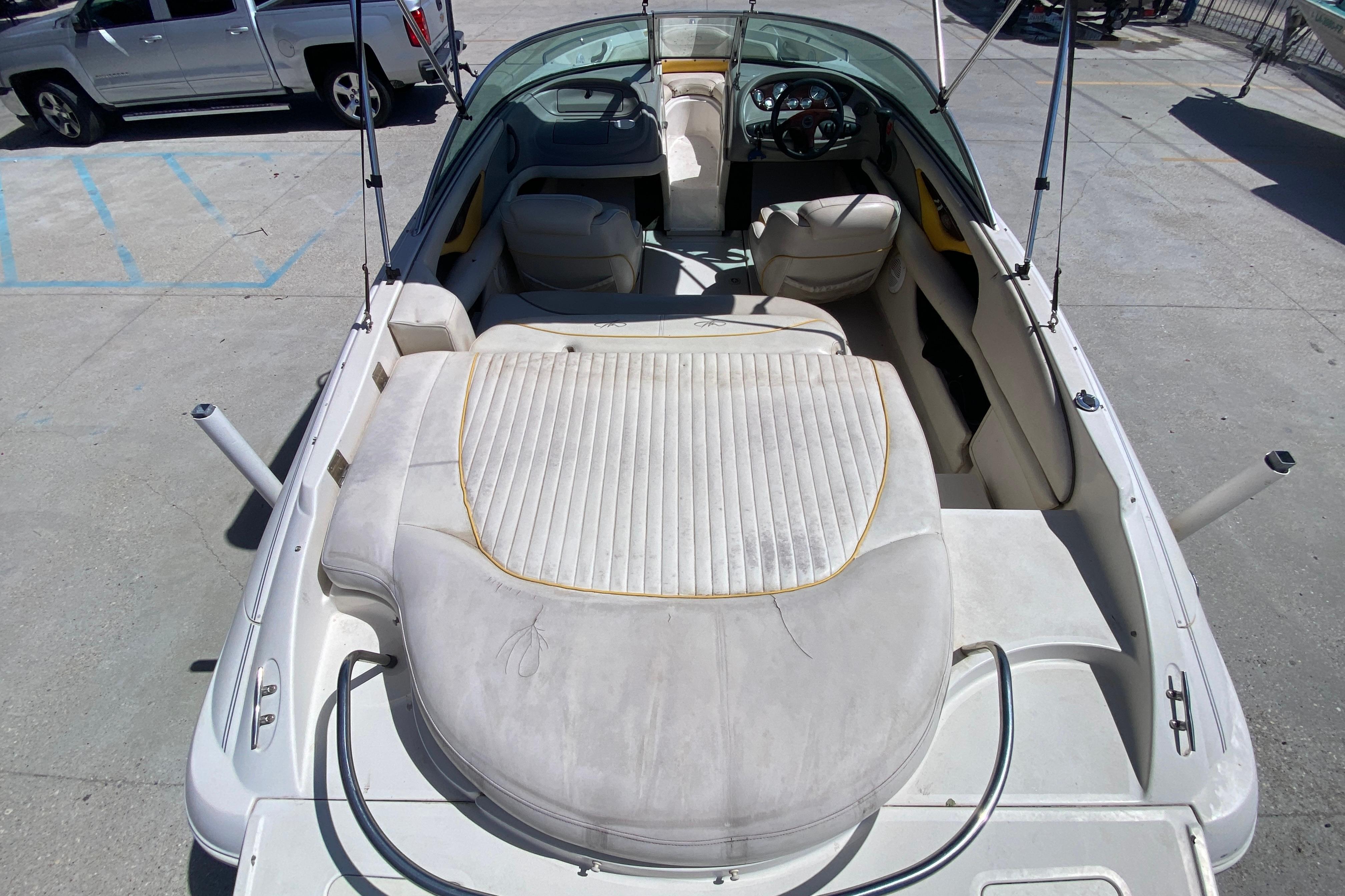 2003 Monterey 208SI Montura boat interior with seating and steering wheel.