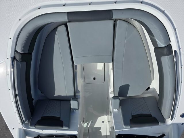 2026 Robalo R277 - 19