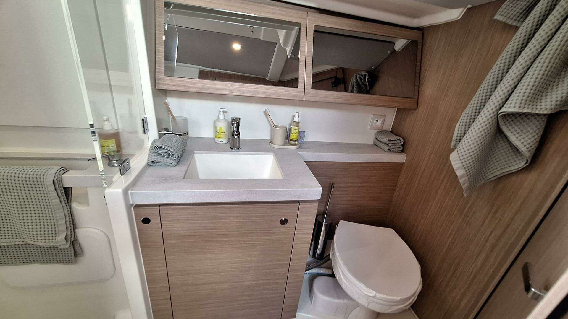 2026 Beneteau Oceanis 52 - Image 30