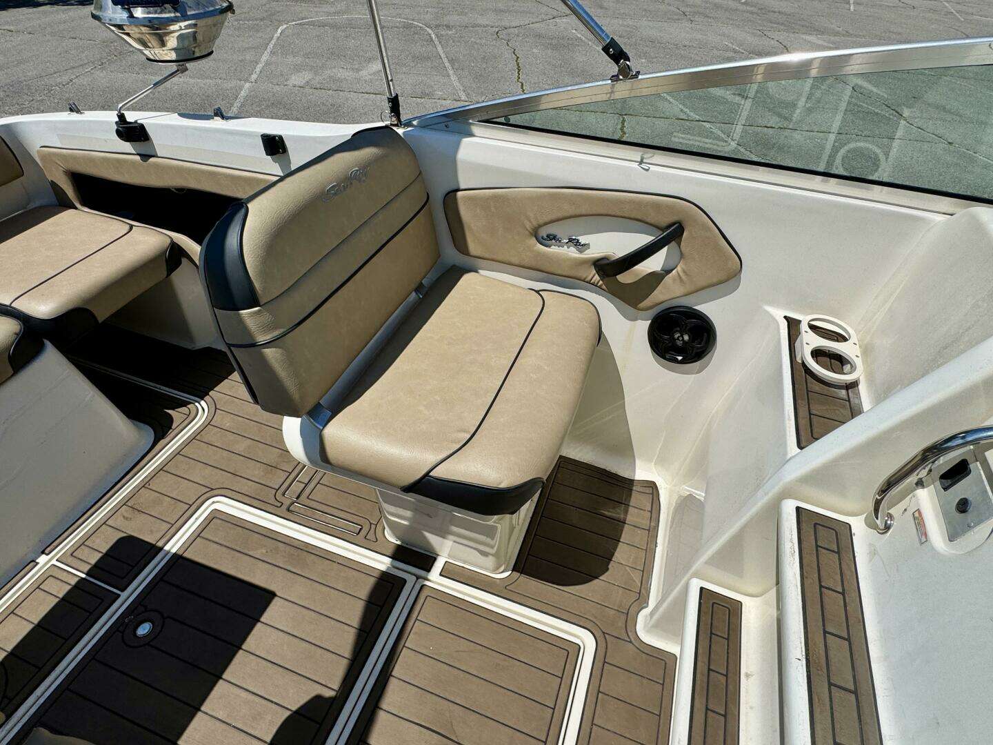 1999 Sea Ray 215 Express Cruiser - Image 63