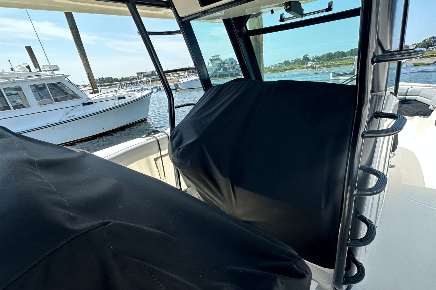 2023 Boston Whaler 330 Outrage - 6