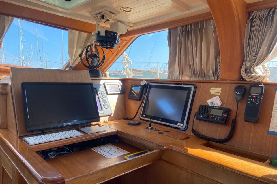 Navigation station of 2002 Holland Jachtbouw Classic Hoek 82 yacht with modern equipment.