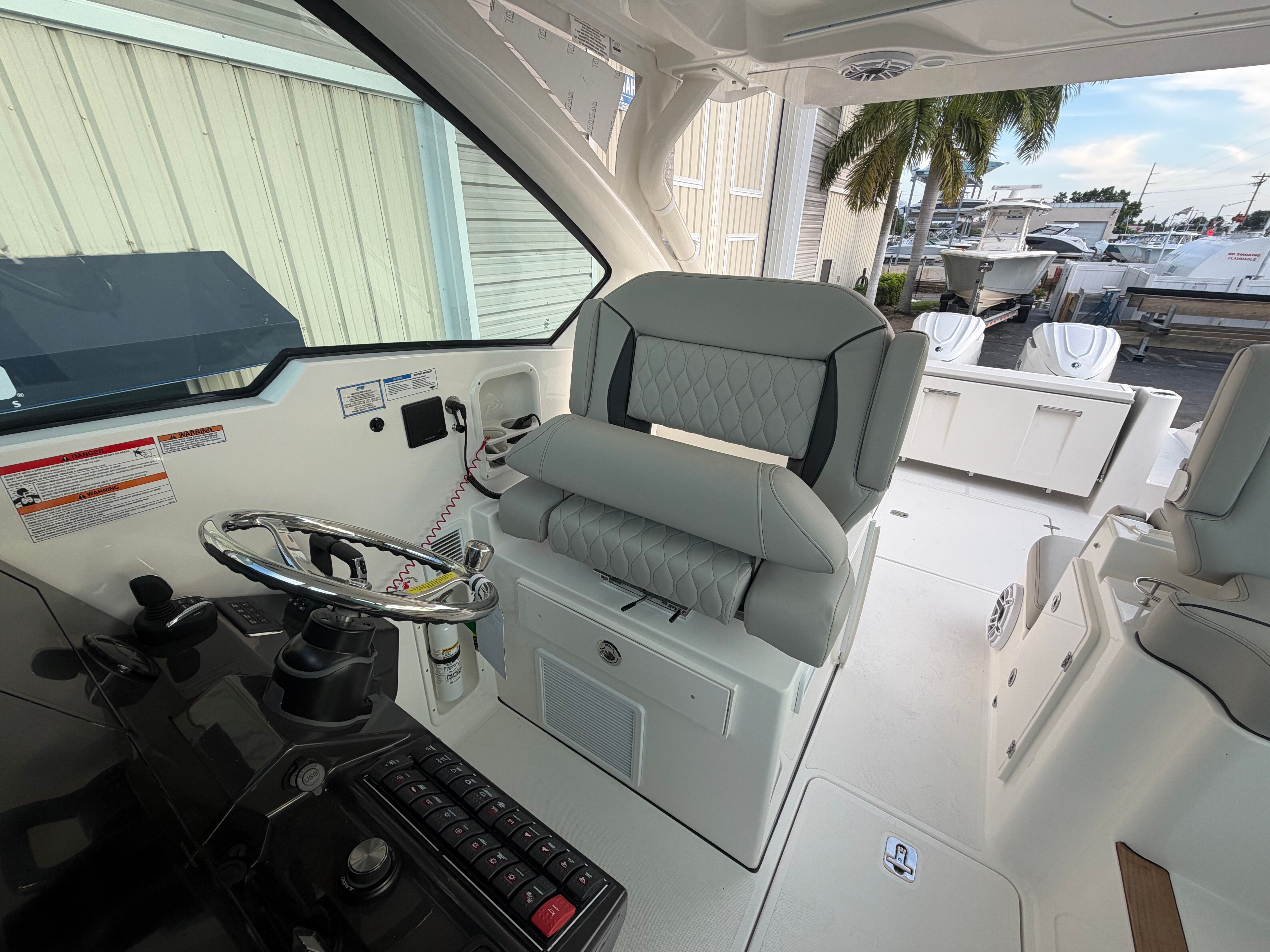 2027 PURSUIT 326 DC - Image 4