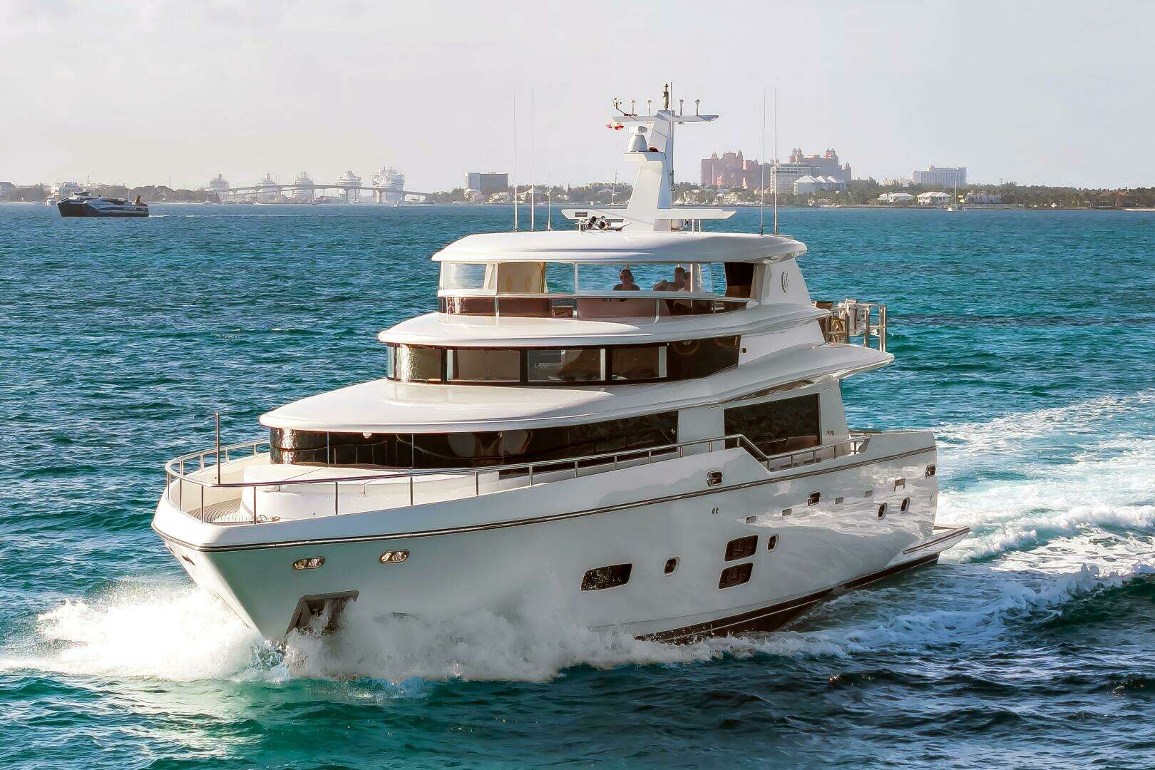 2017 Johnson 93 Flybridge - Image 4