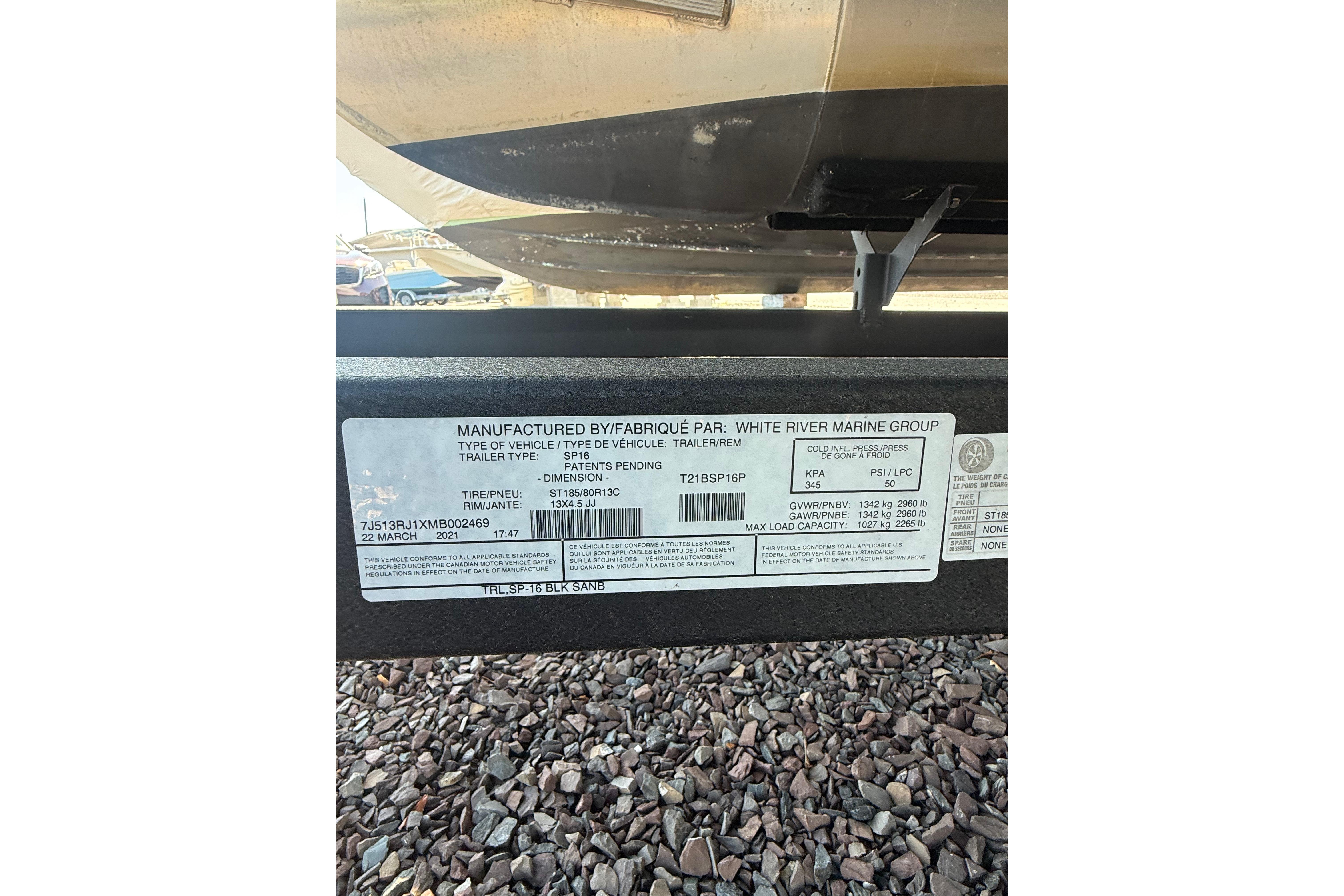 Label on 2021 Sun Tracker Bass Buggy 16 XL Select trailer, detailing specifications and manufacturing information.