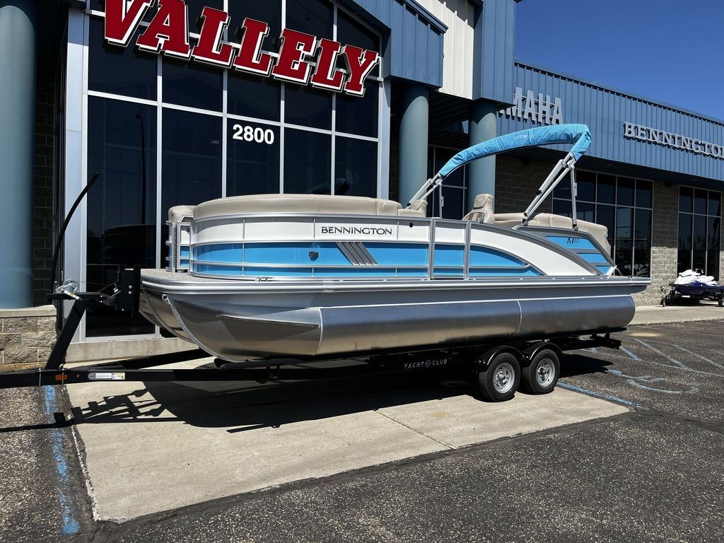 2025 Bennington 22 M Fastback - Quad Bench - 3