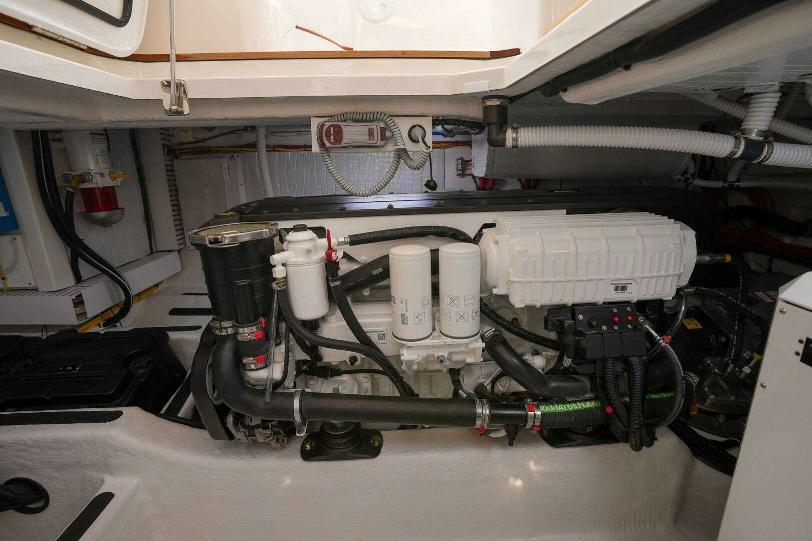 2027 Sabre 45 Salon Express - Image 37