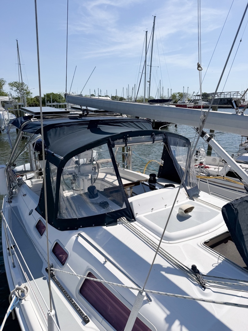 2005 Hunter 36 - Image 9