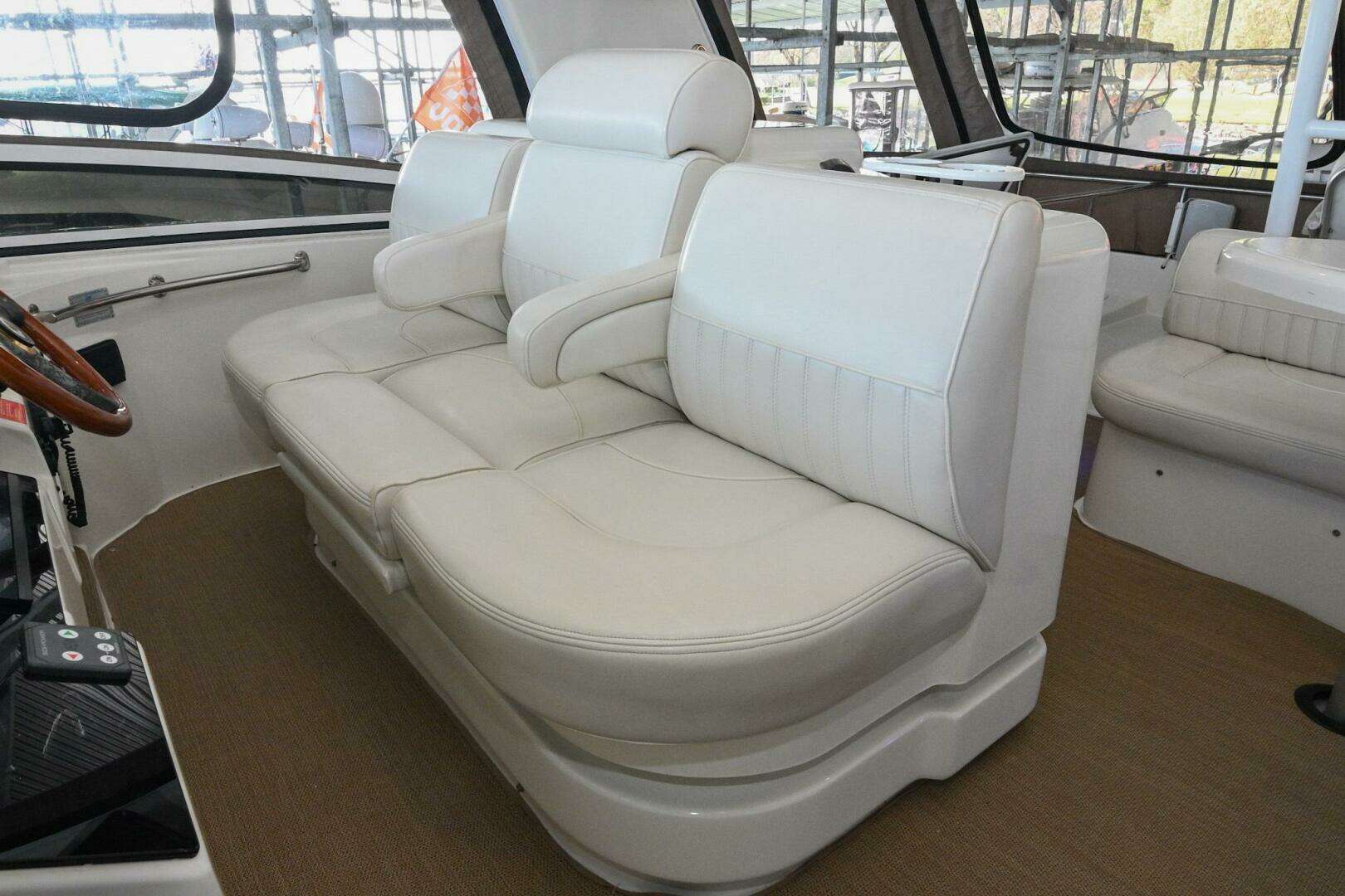 2002 Cruisers Yachts 5000 Sedan Sport - Image 105