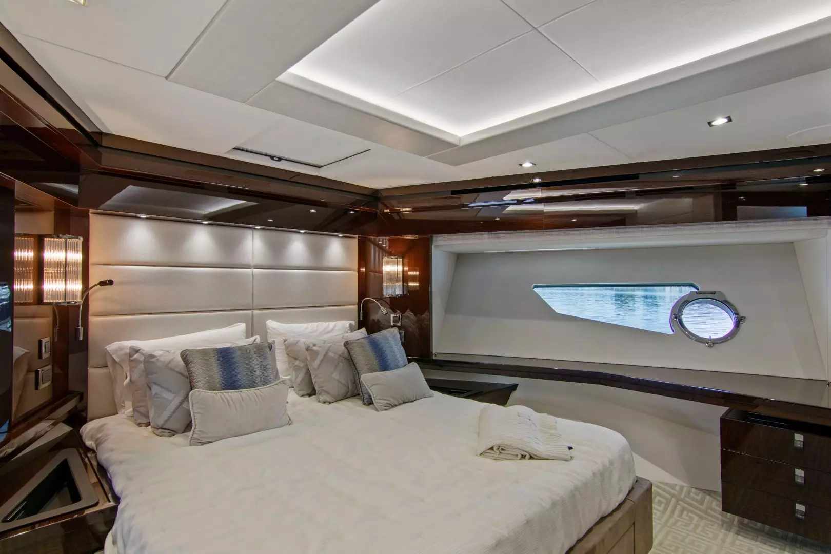 2019 Sunseeker 86 Yacht - Image 39