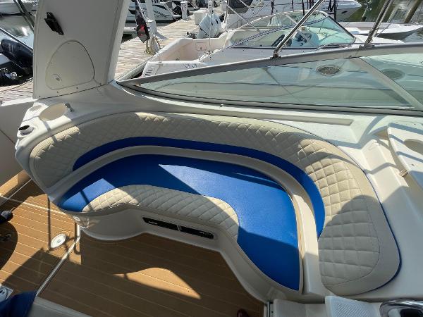 2007 Bayliner 300 - 23