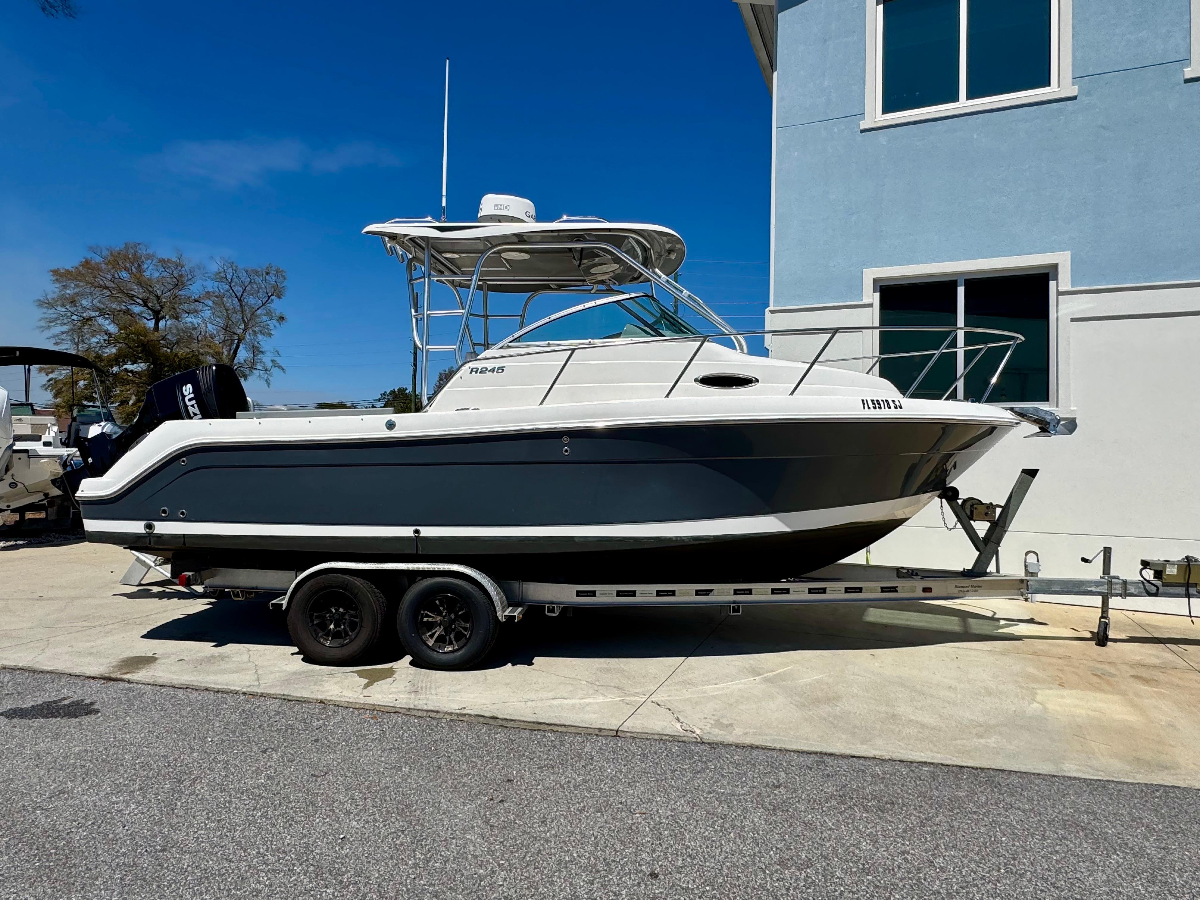 2015 Robalo R245 Walkaround