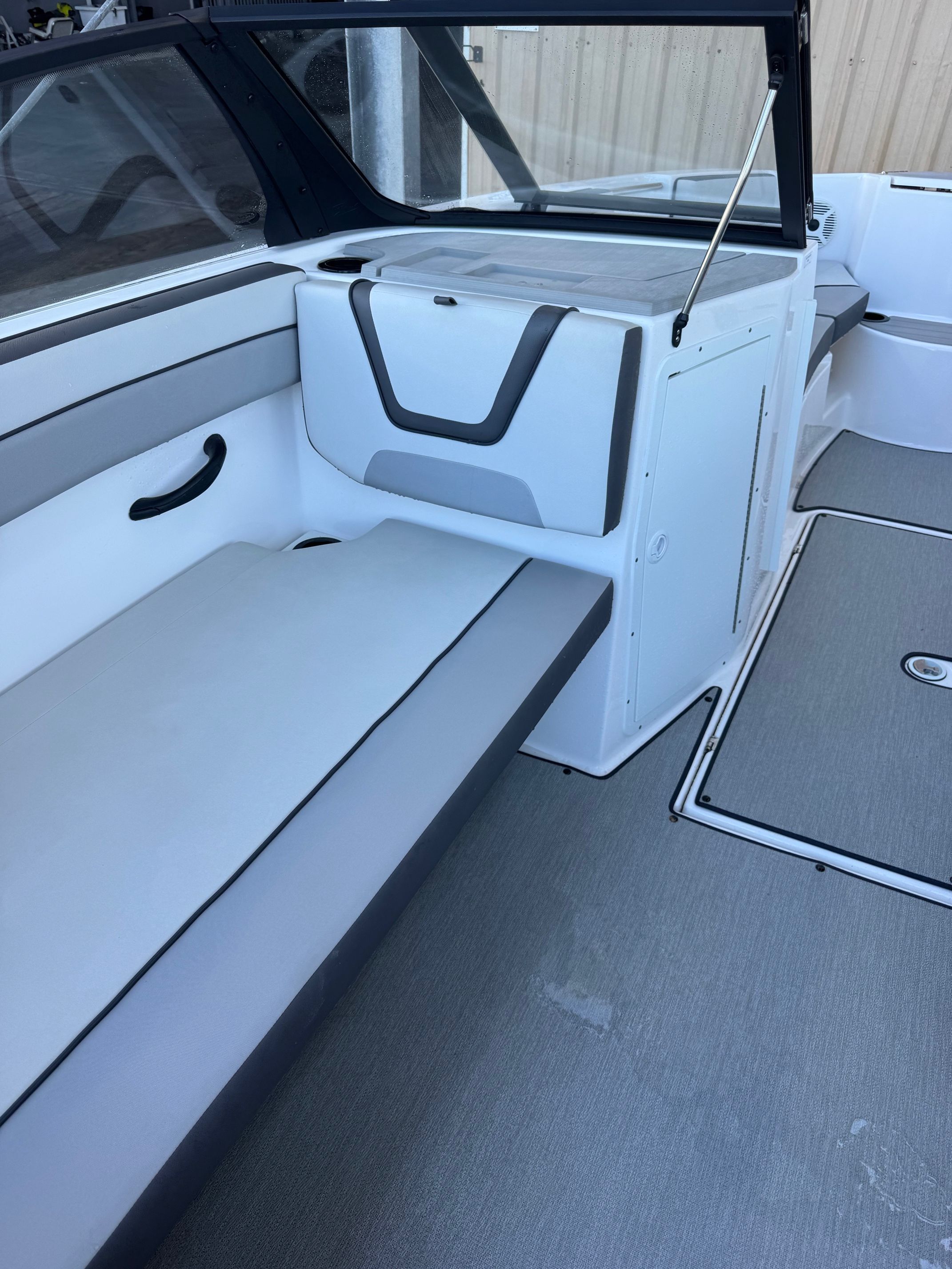2023 Yamaha Boats AR220 - 10