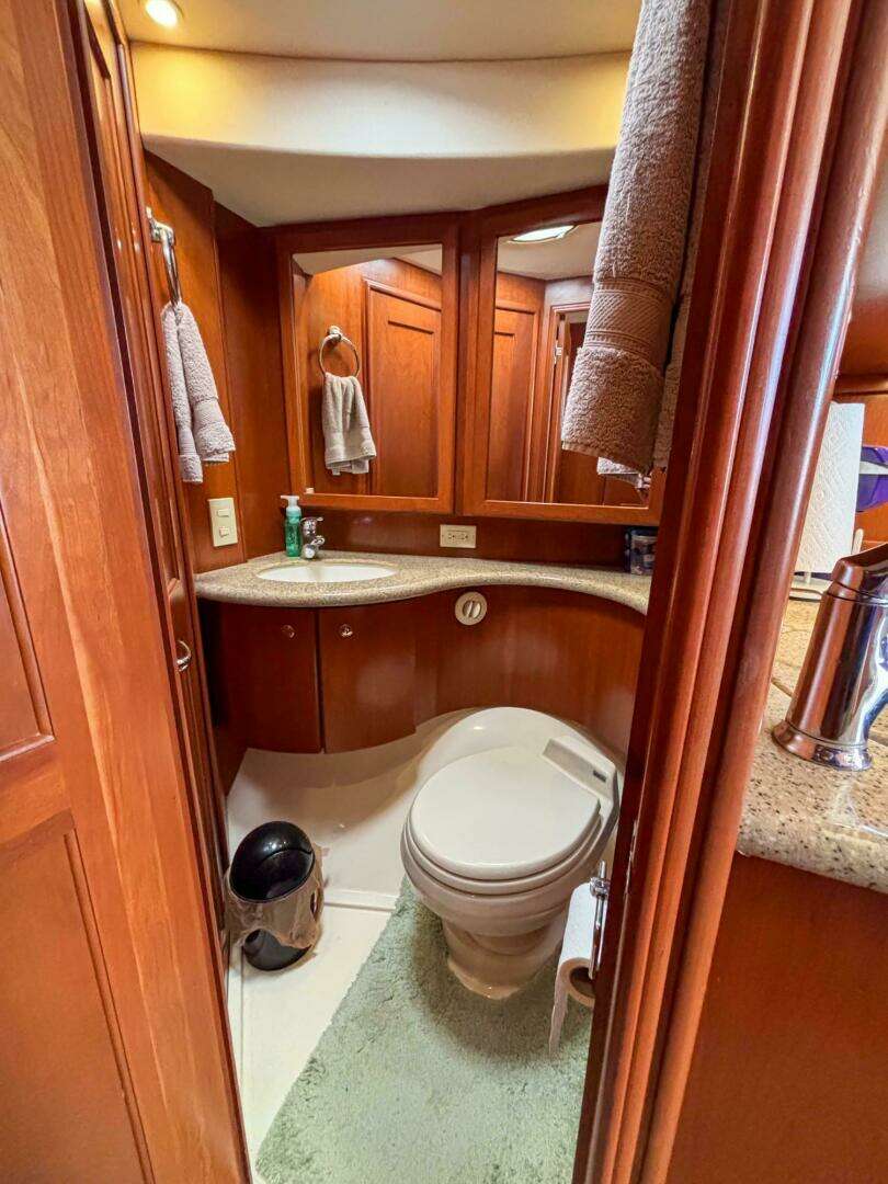 2007 Silverton 38 Convertible - Image 20