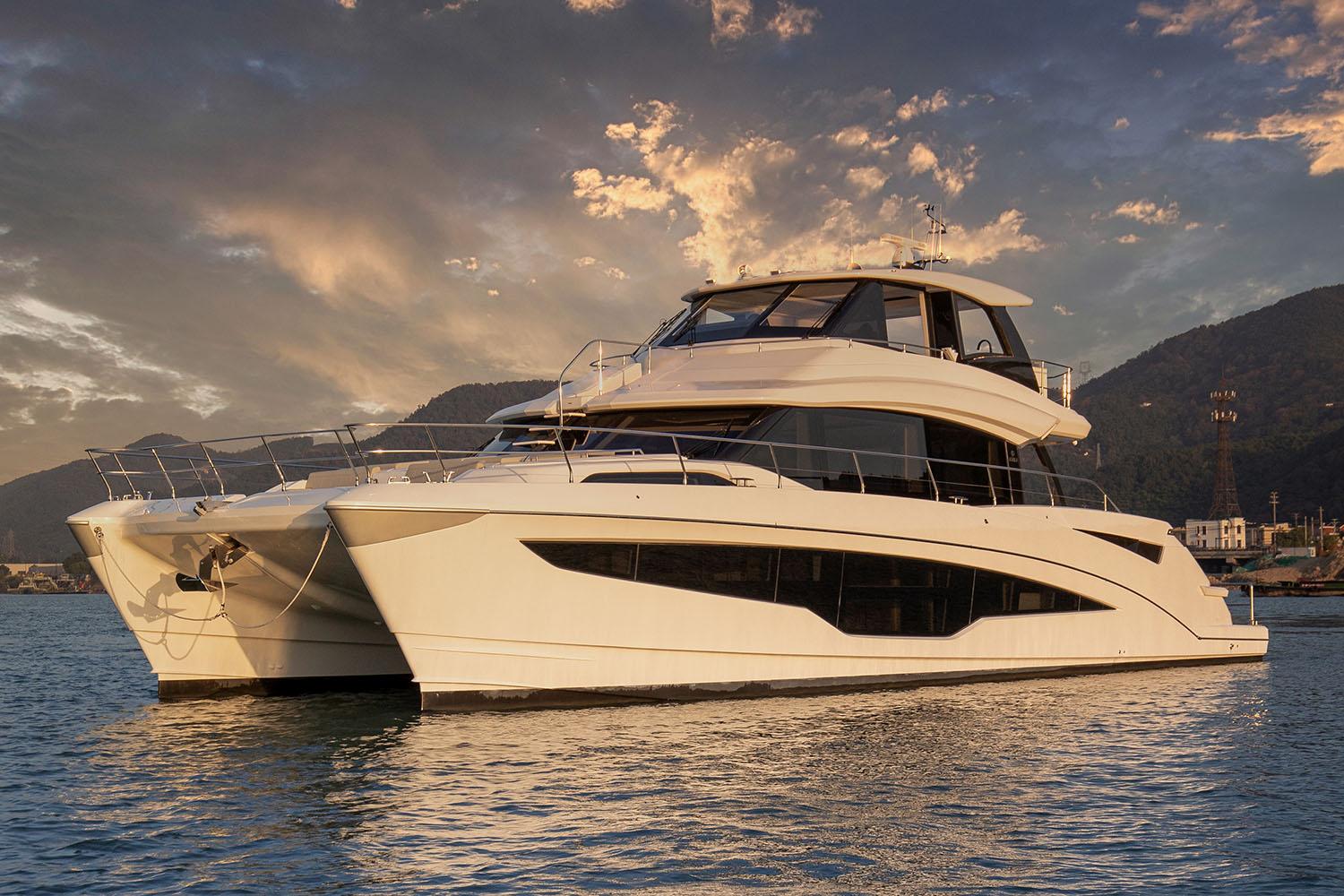 2027 Aquila 70 Luxury
