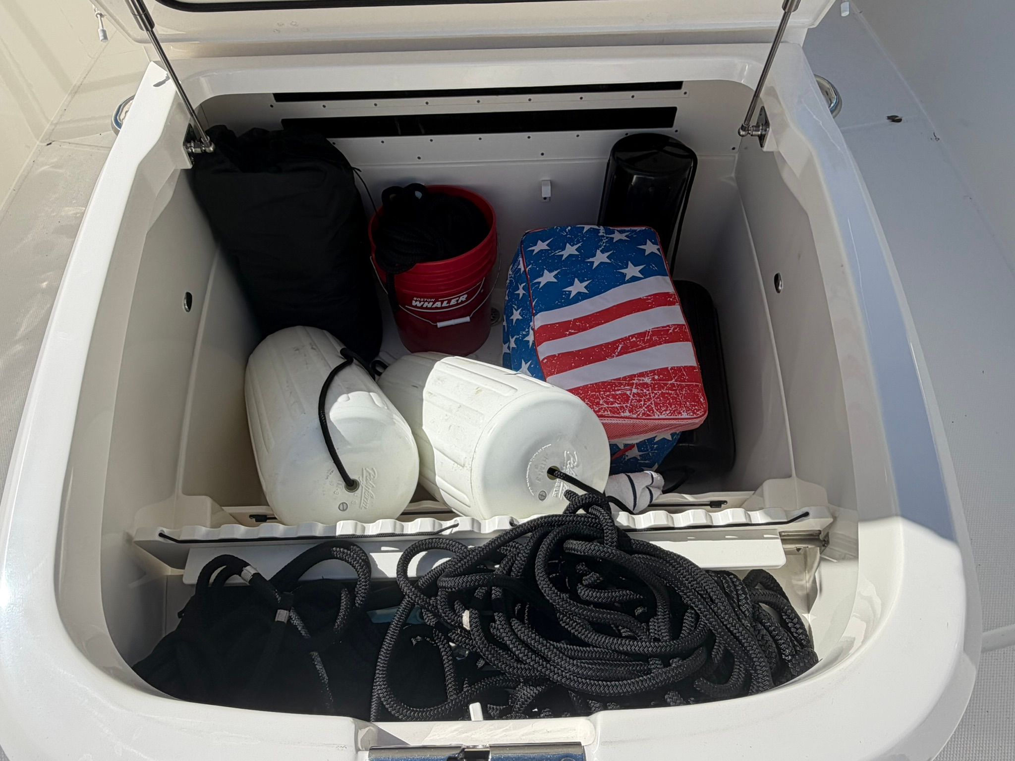2024 Boston Whaler 330 Outrage - 37