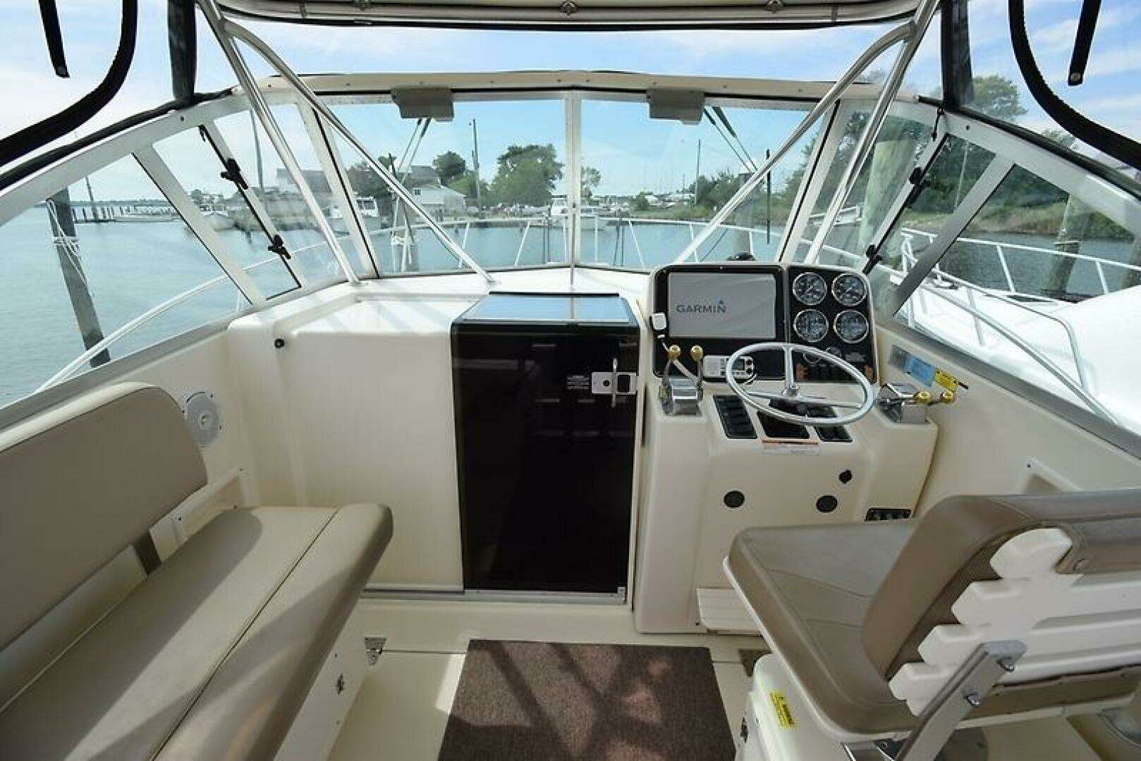 2003 Pursuit 3000 Express - Image 15
