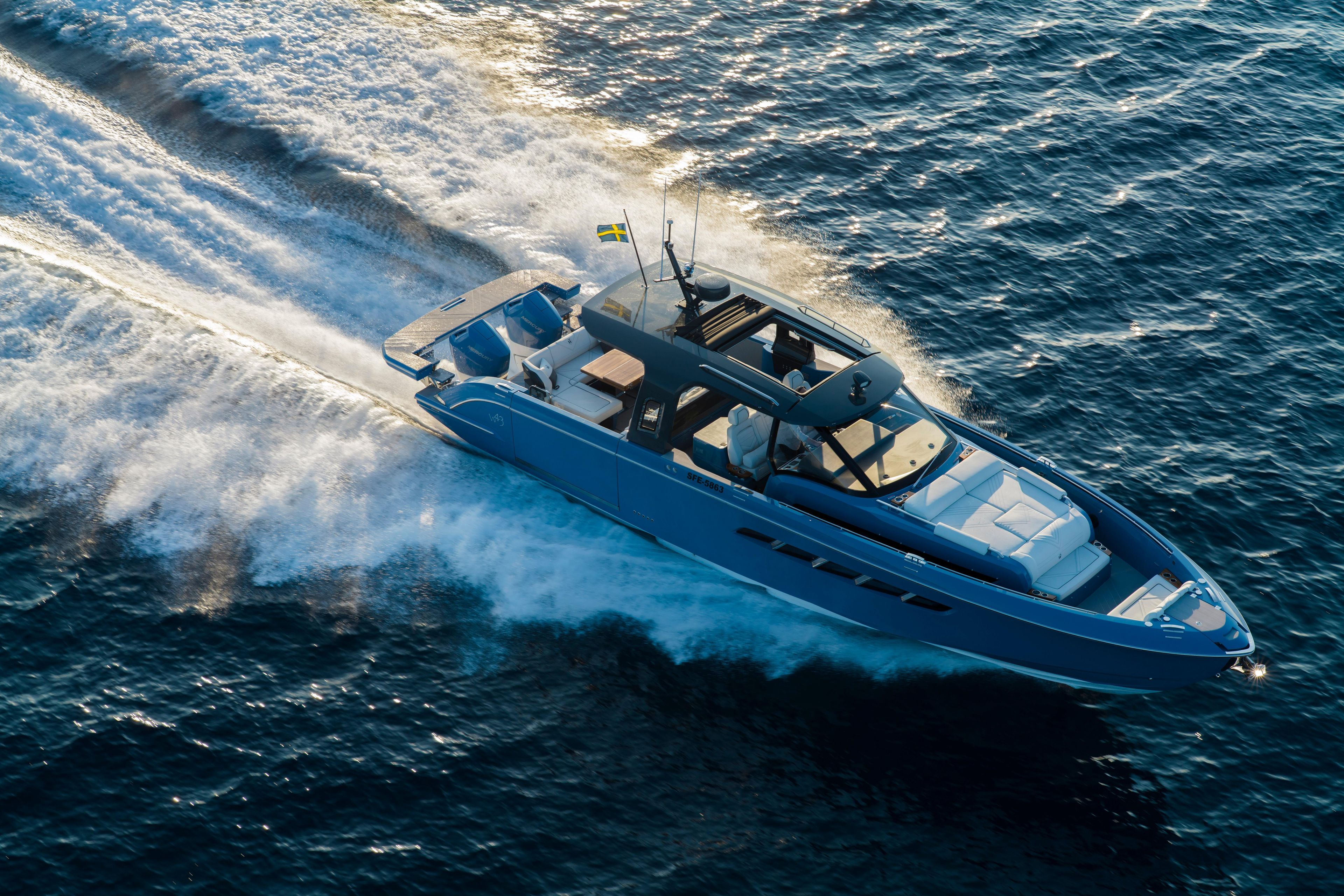 Wiszniewski Yachts W43, 2025 model, cruising on open water at high speed.