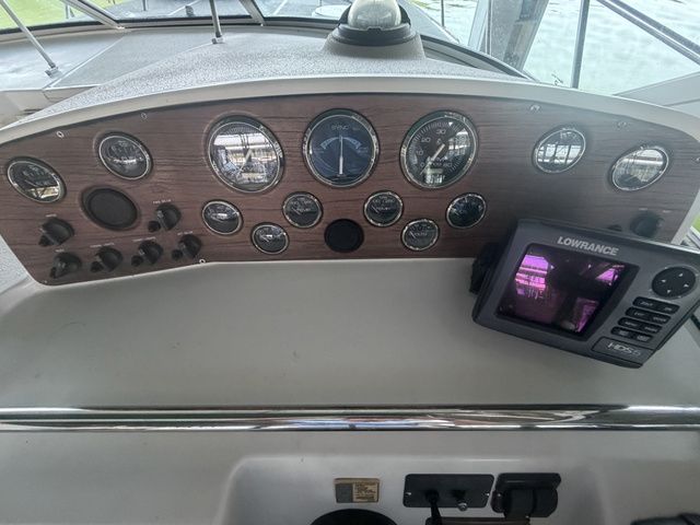 1999 Chris-Craft 300 Express - 16
