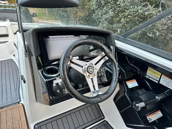 2018 Yamaha Boats 242 Limited S - 14