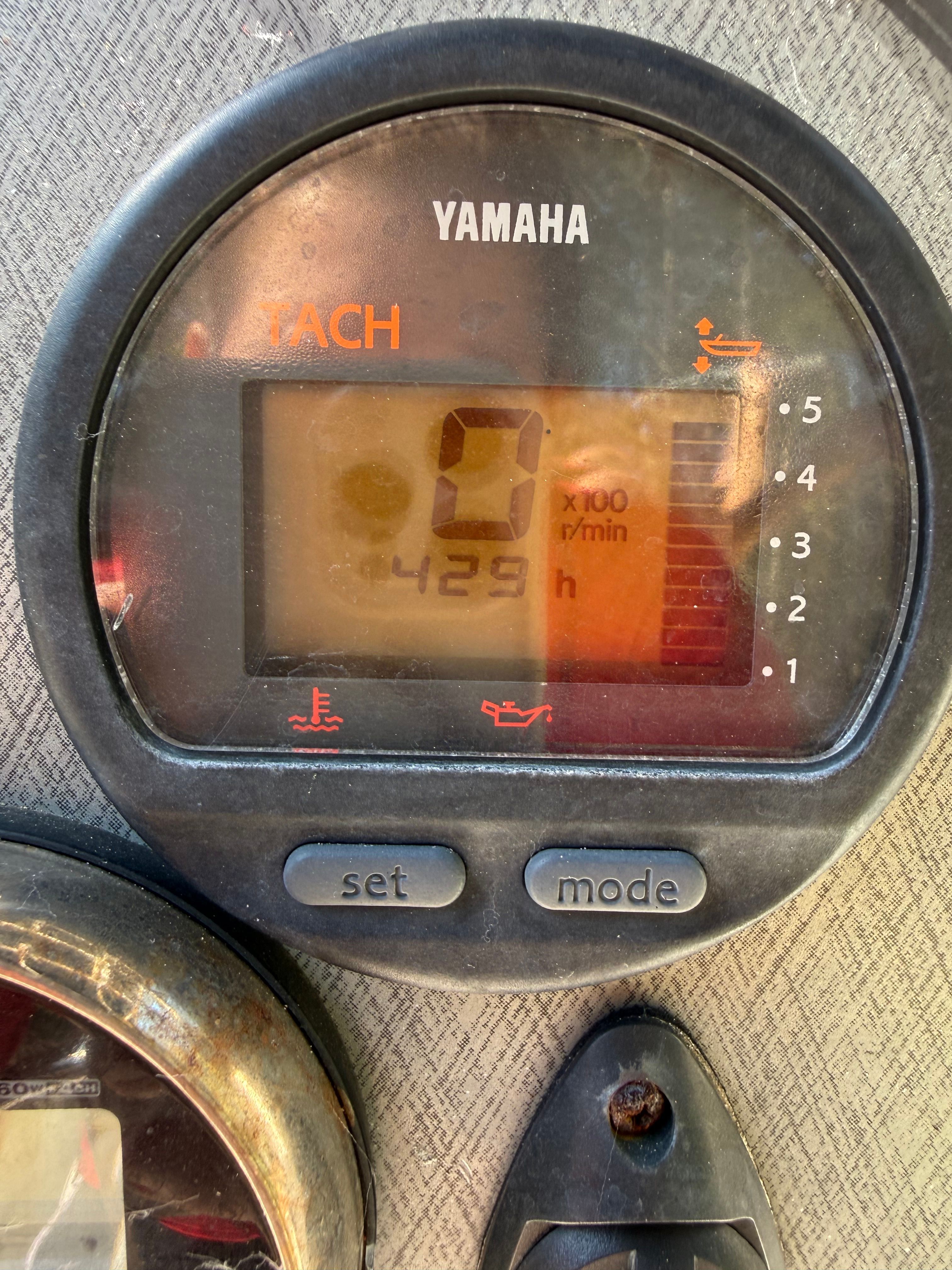 A Yamaha tachometer displays 0 RPM and 429 hours of operation.